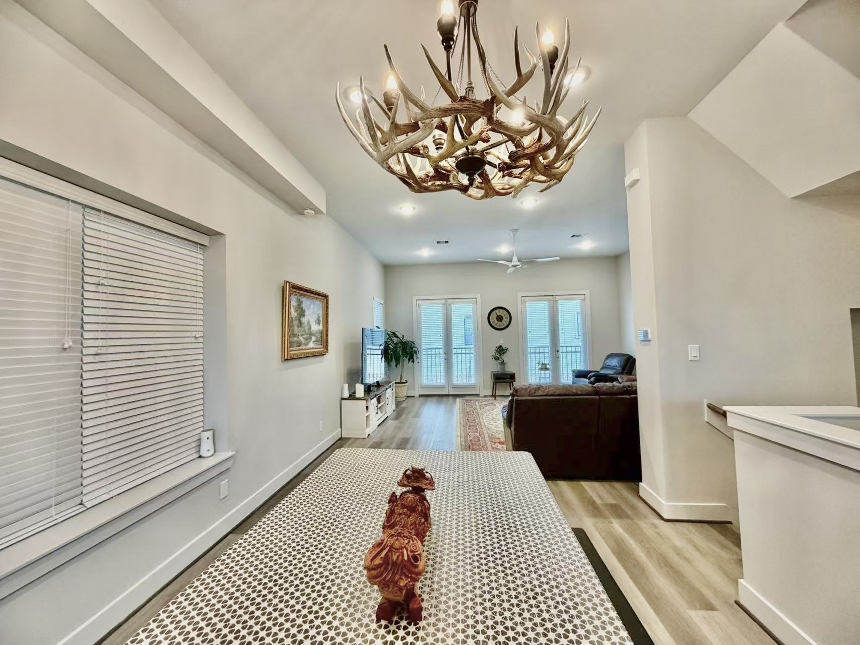 1254 N Post Oak Road B Property Photo 9