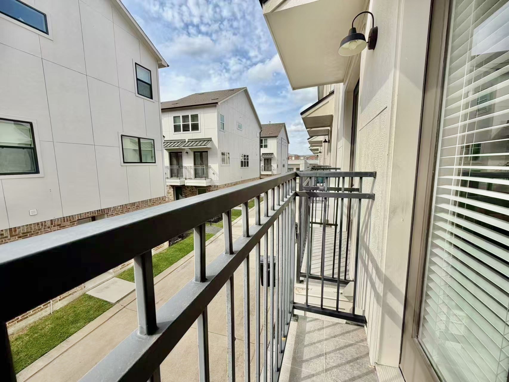 1254 N Post Oak Road B Property Photo 22