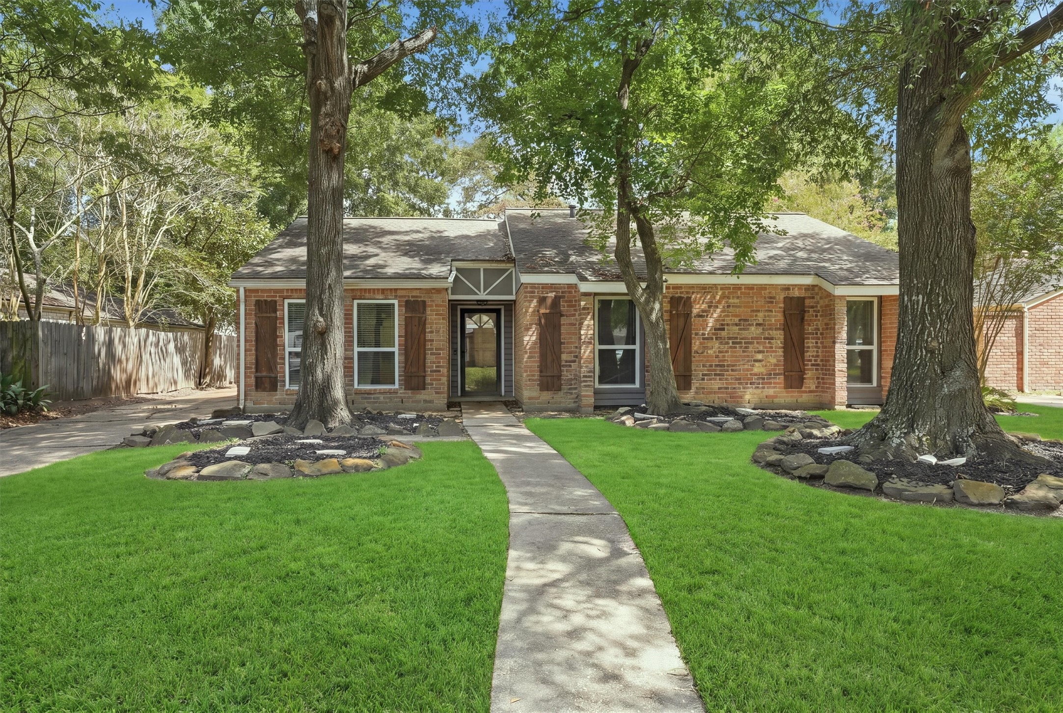 3118 Cascade Creek Drive Property Photo 2