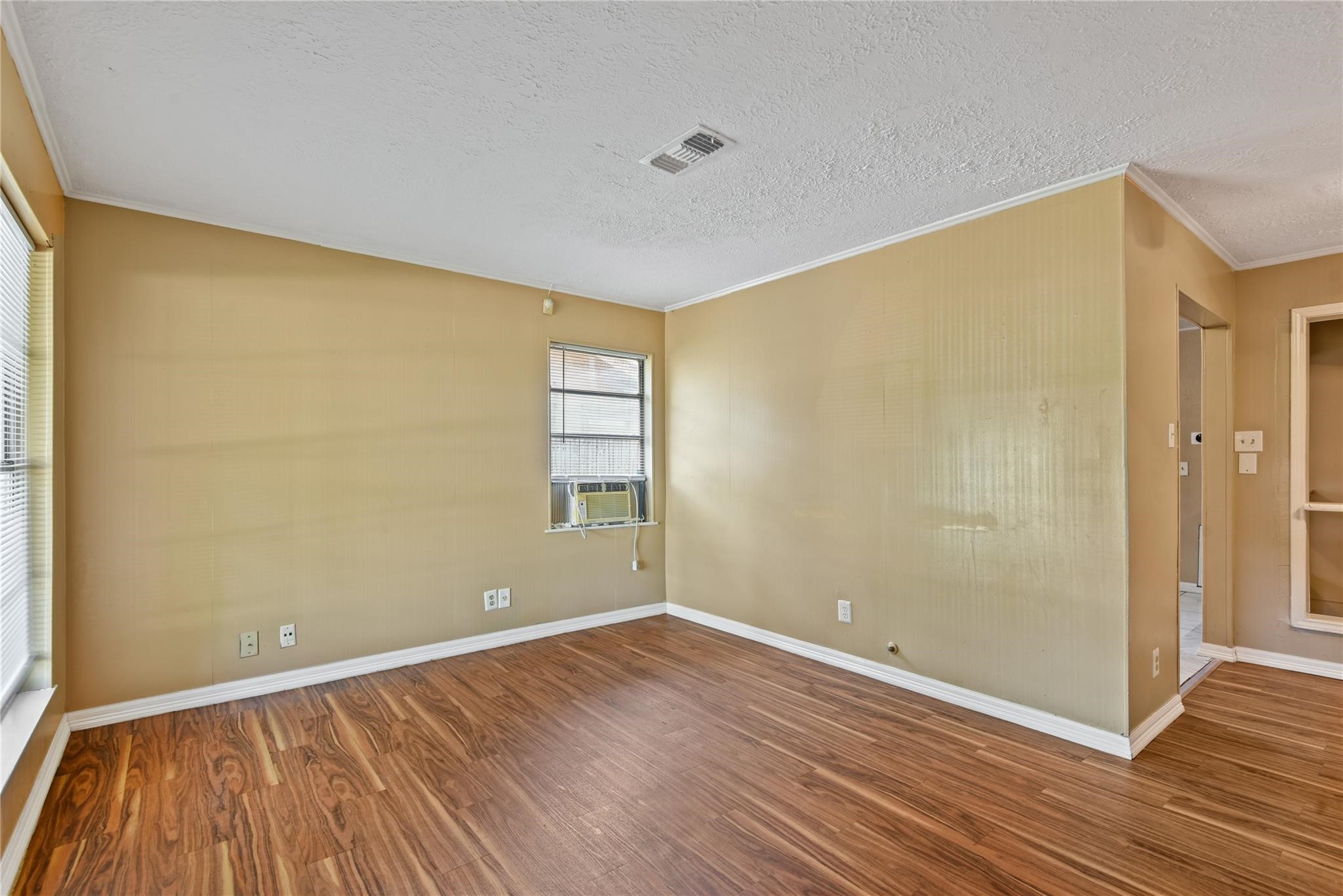 2817 Lancaster Lane Property Photo 6