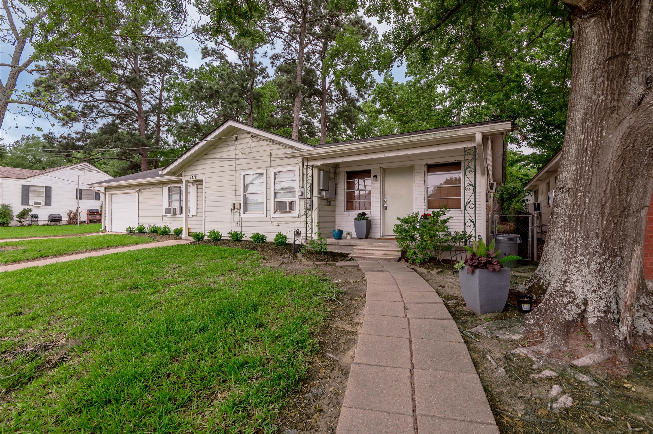 1412 22nd Street B Property Photo 1