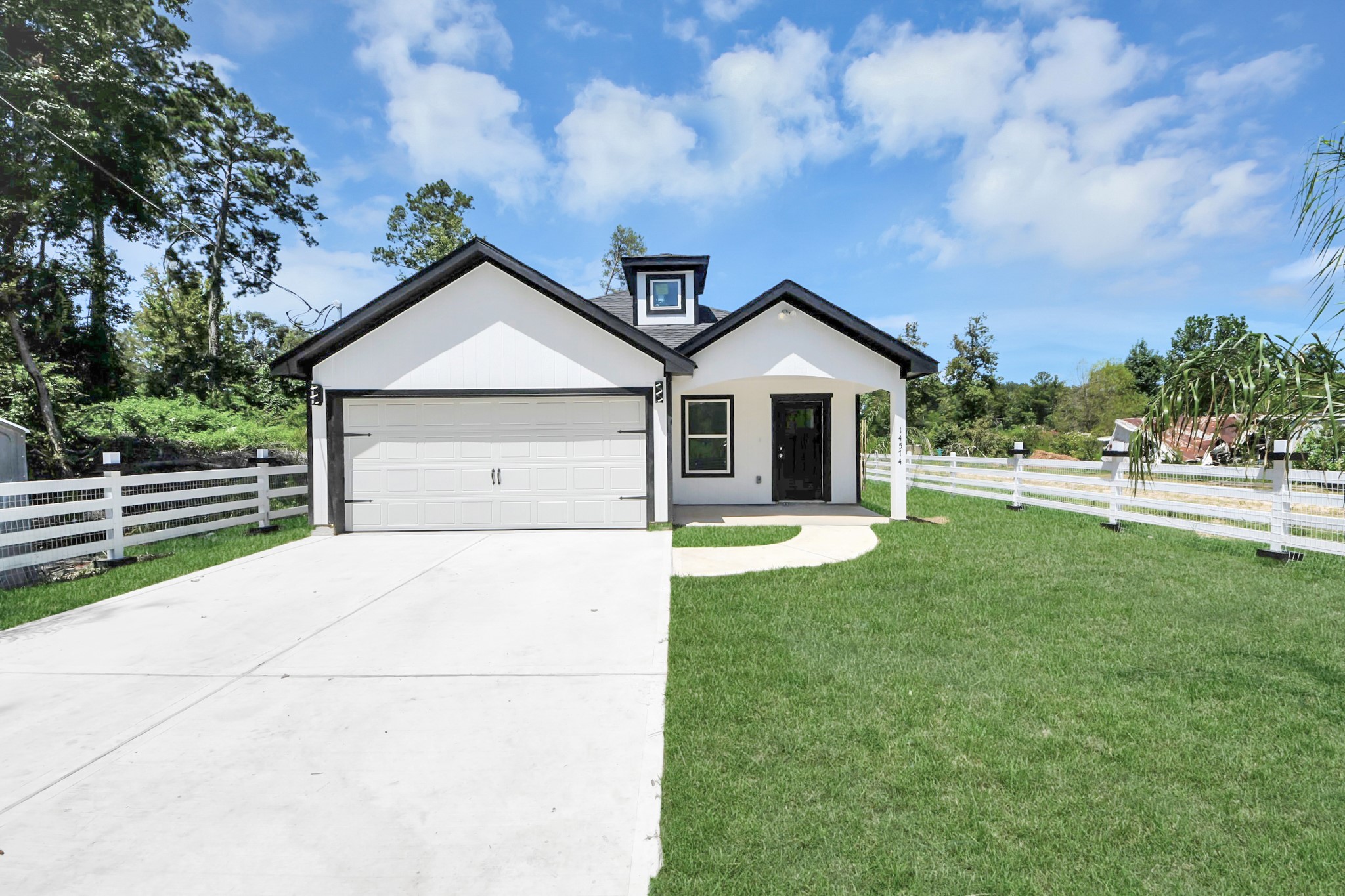 14574 Half Circle Street Property Photo 3
