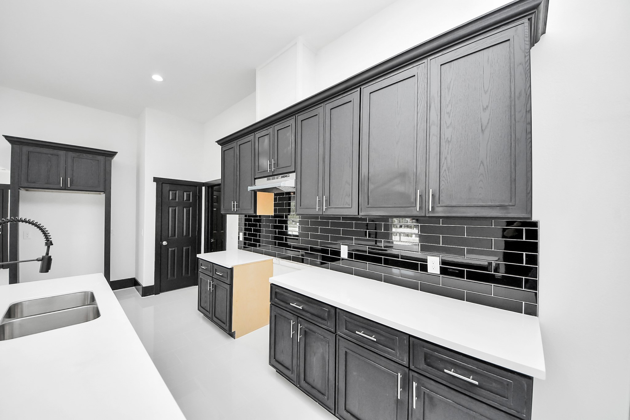 14574 Half Circle Street Property Photo 9