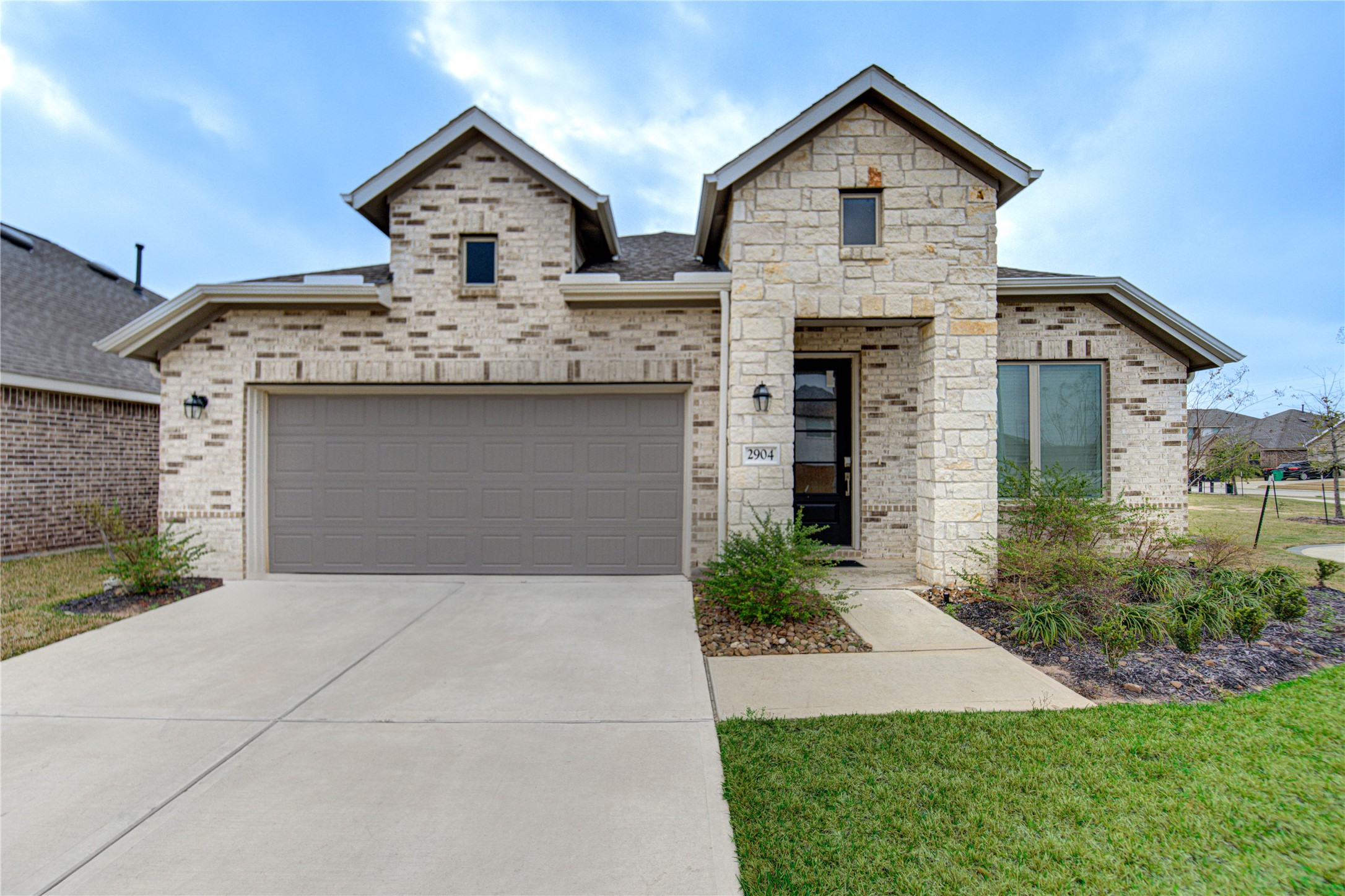 2904 Cordova Hill Drive Property Photo 1
