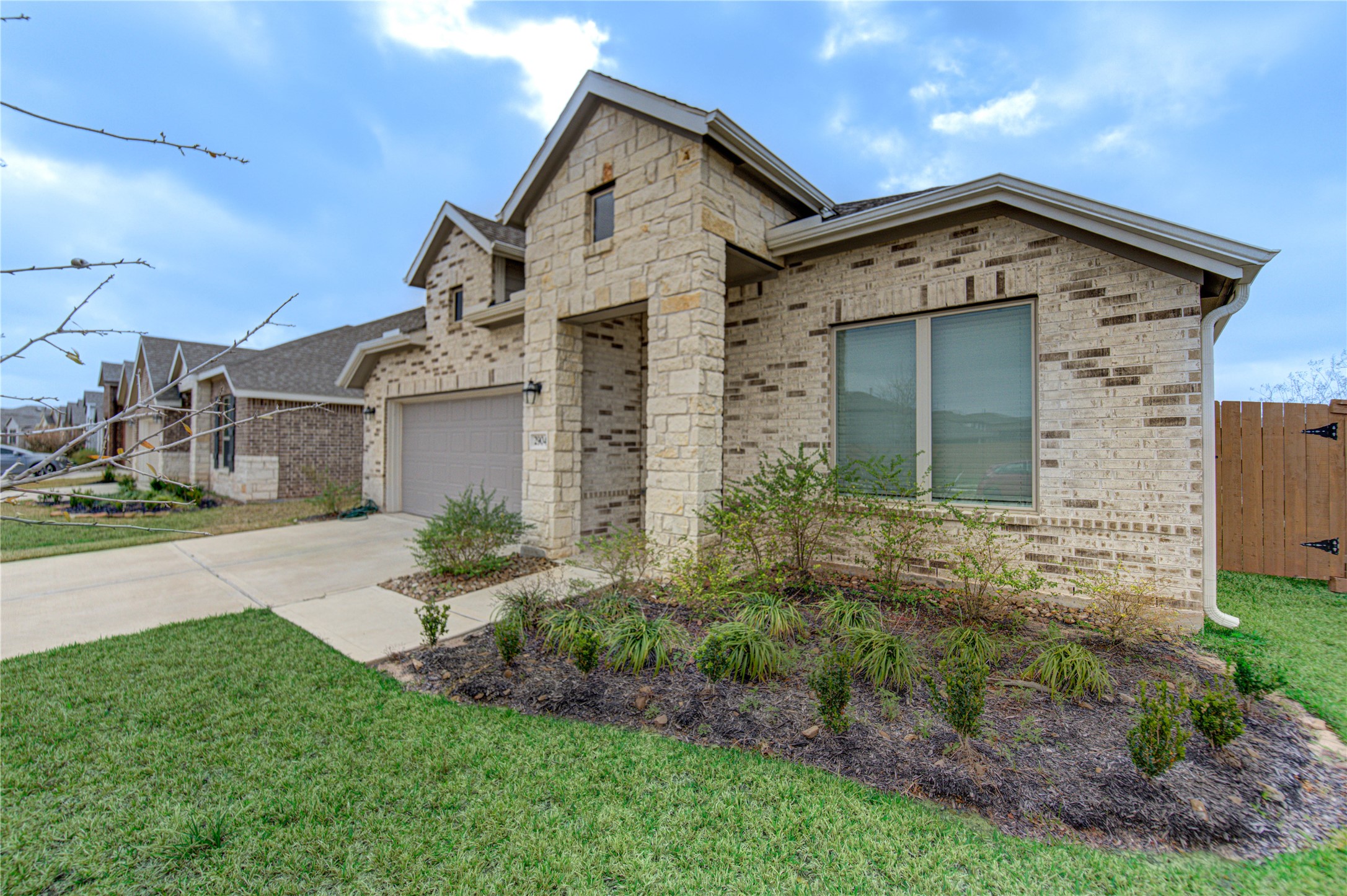 2904 Cordova Hill Drive Property Photo 2