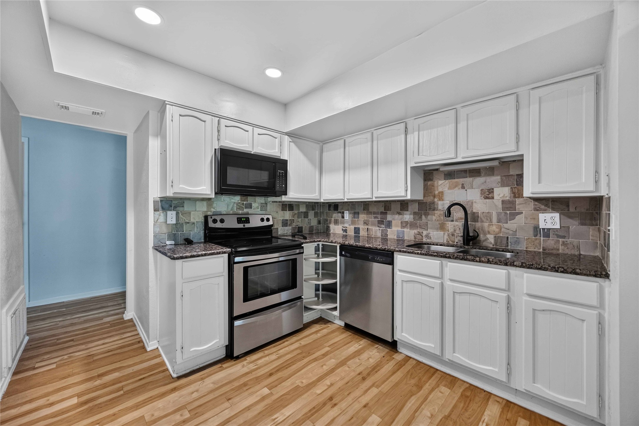 2107 N Red Cedar Circle Property Photo 1