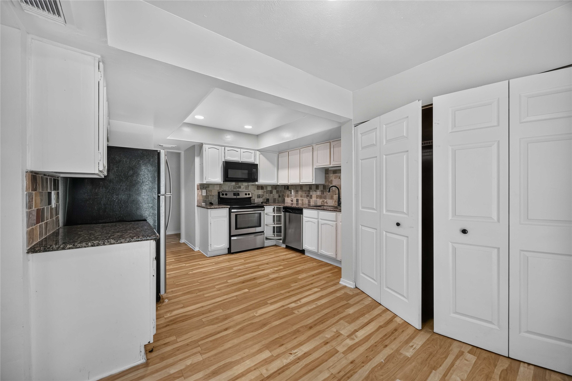 2107 N Red Cedar Circle Property Photo 9