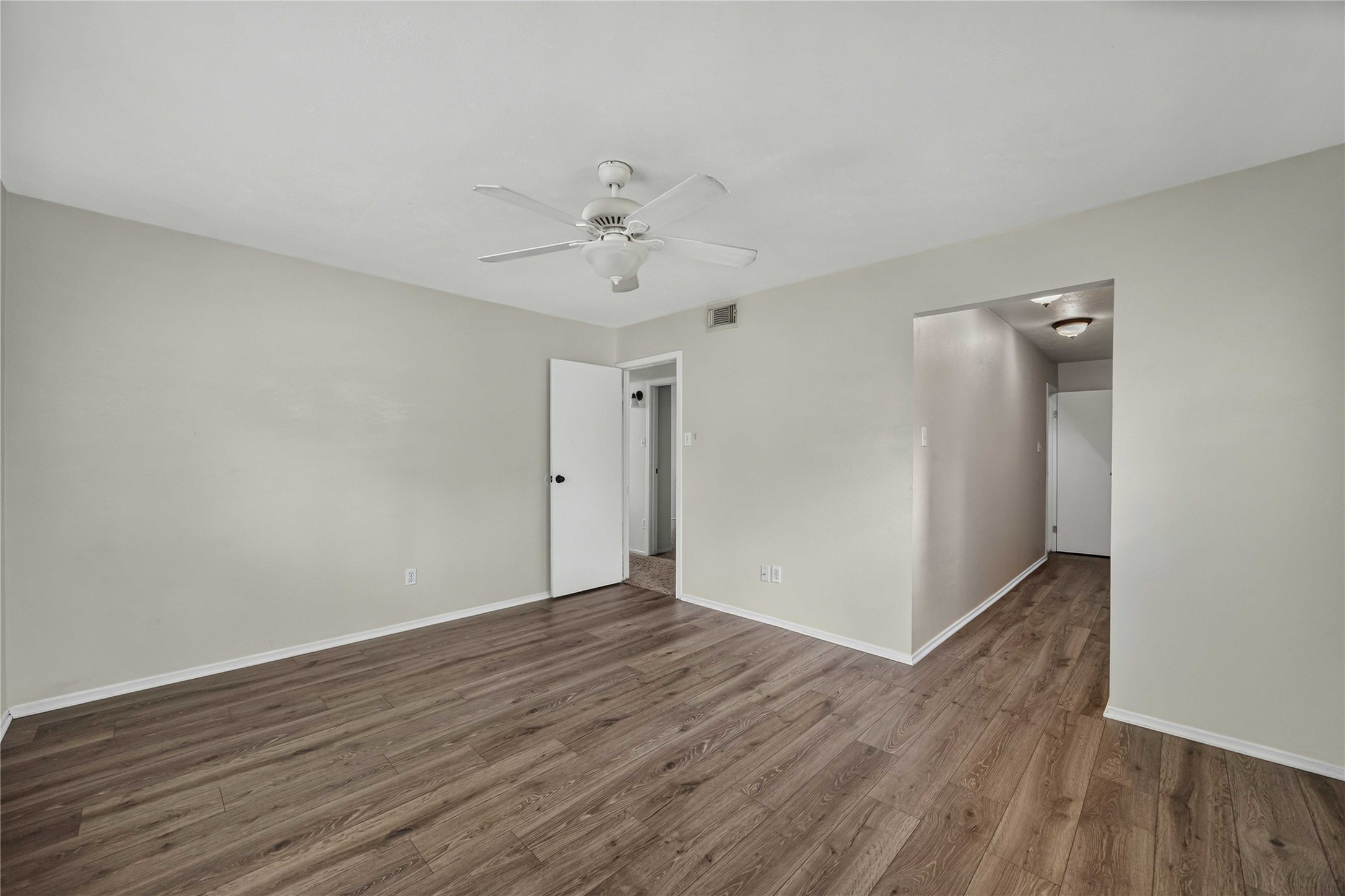 2107 N Red Cedar Circle Property Photo 16