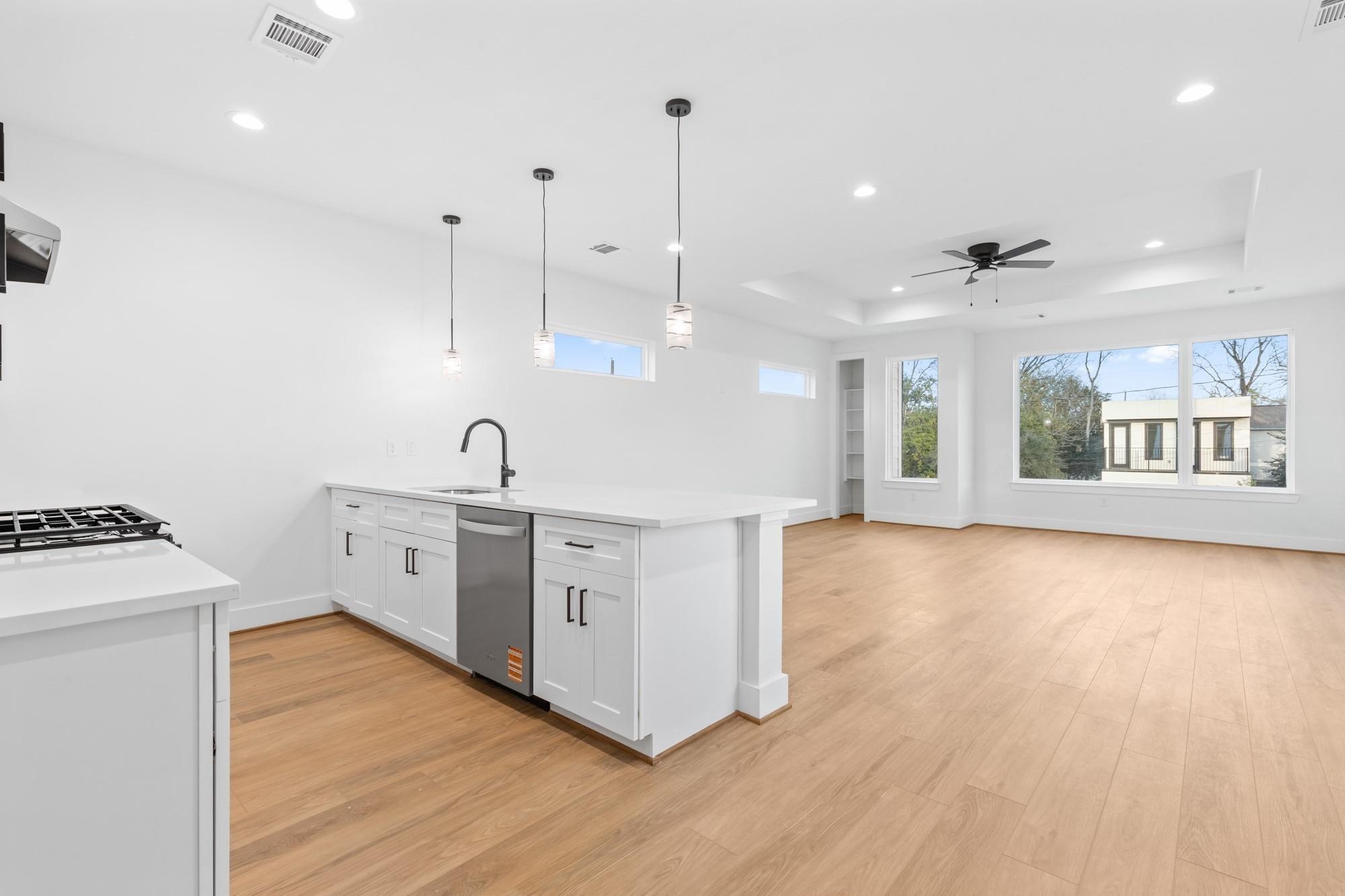 8403 Sunnyhill Street Property Photo 8