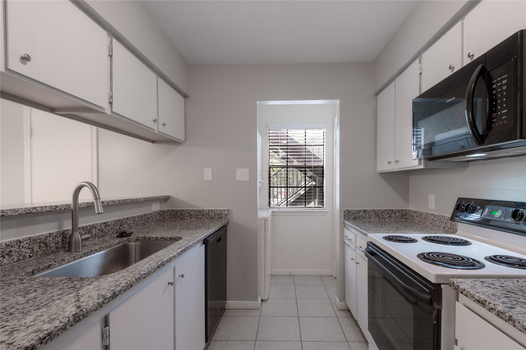 2401 Sycamore Avenue C2 Property Photo 12