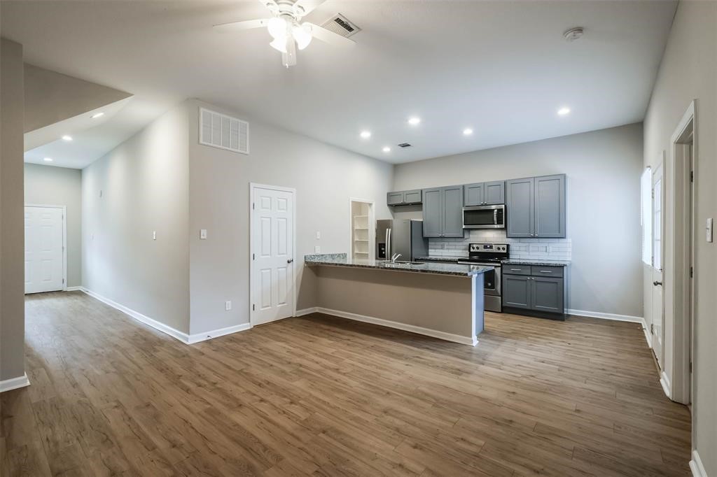 3207 Avenue O Property Photo 6
