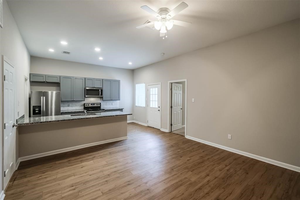 3207 Avenue O Property Photo 7