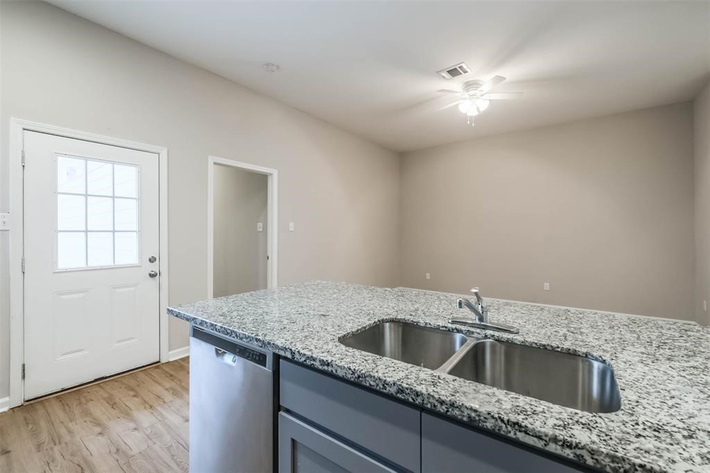 3207 Avenue O Property Photo 10
