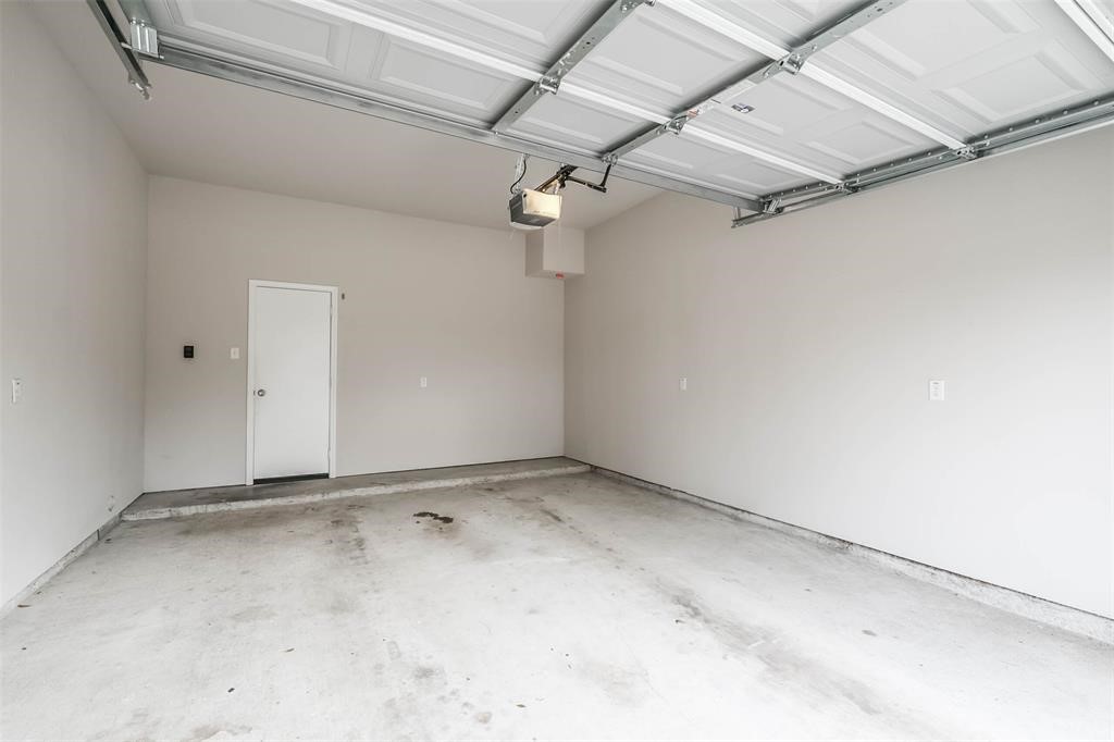 3207 Avenue O Property Photo 32