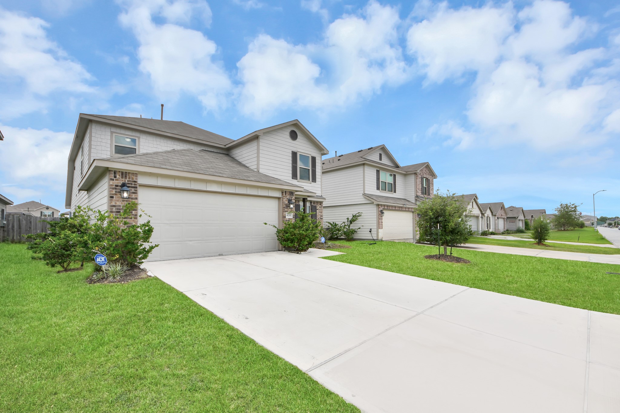 4231 Tulip Oak Drive Property Photo 4
