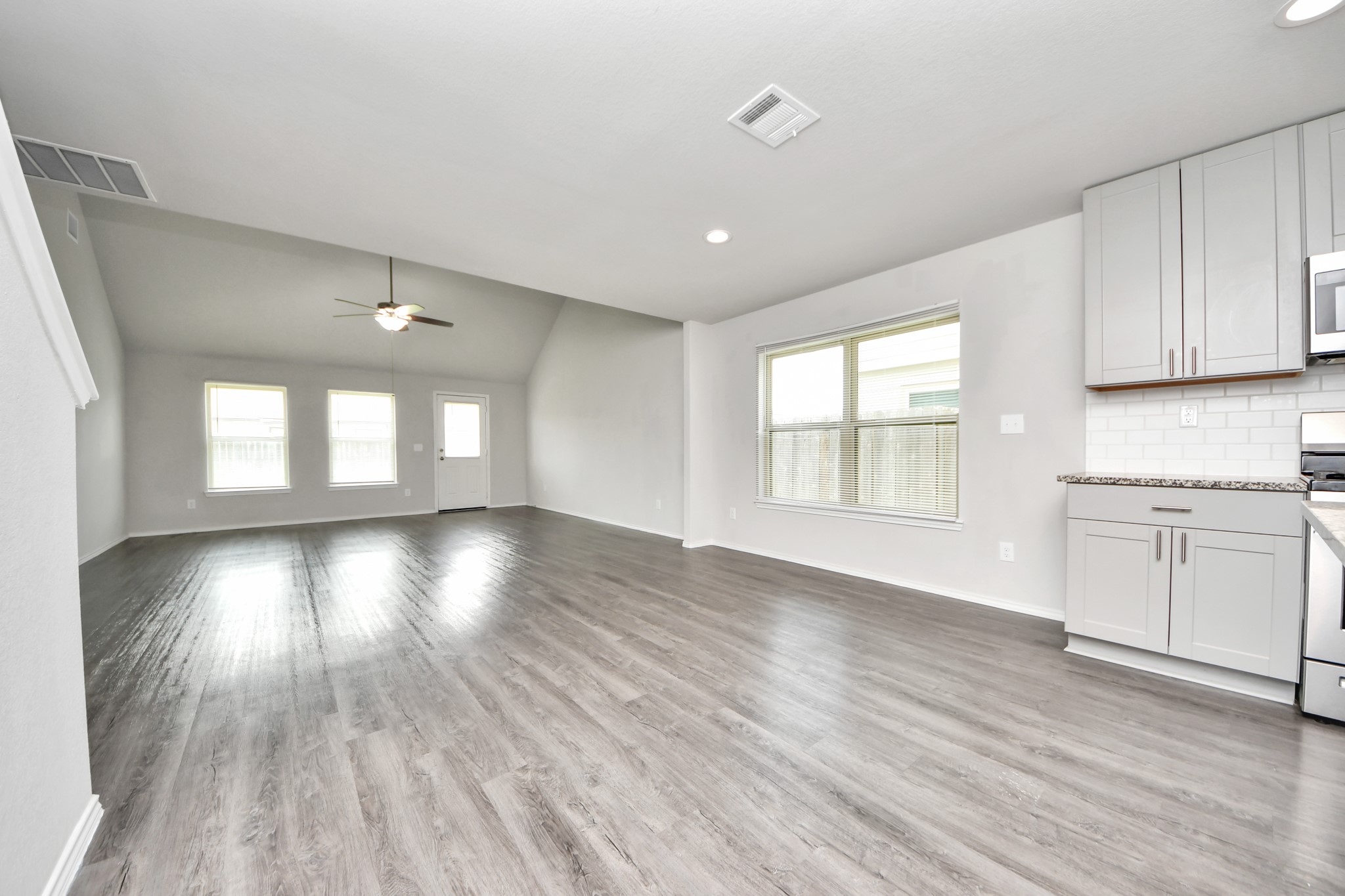 4231 Tulip Oak Drive Property Photo 11