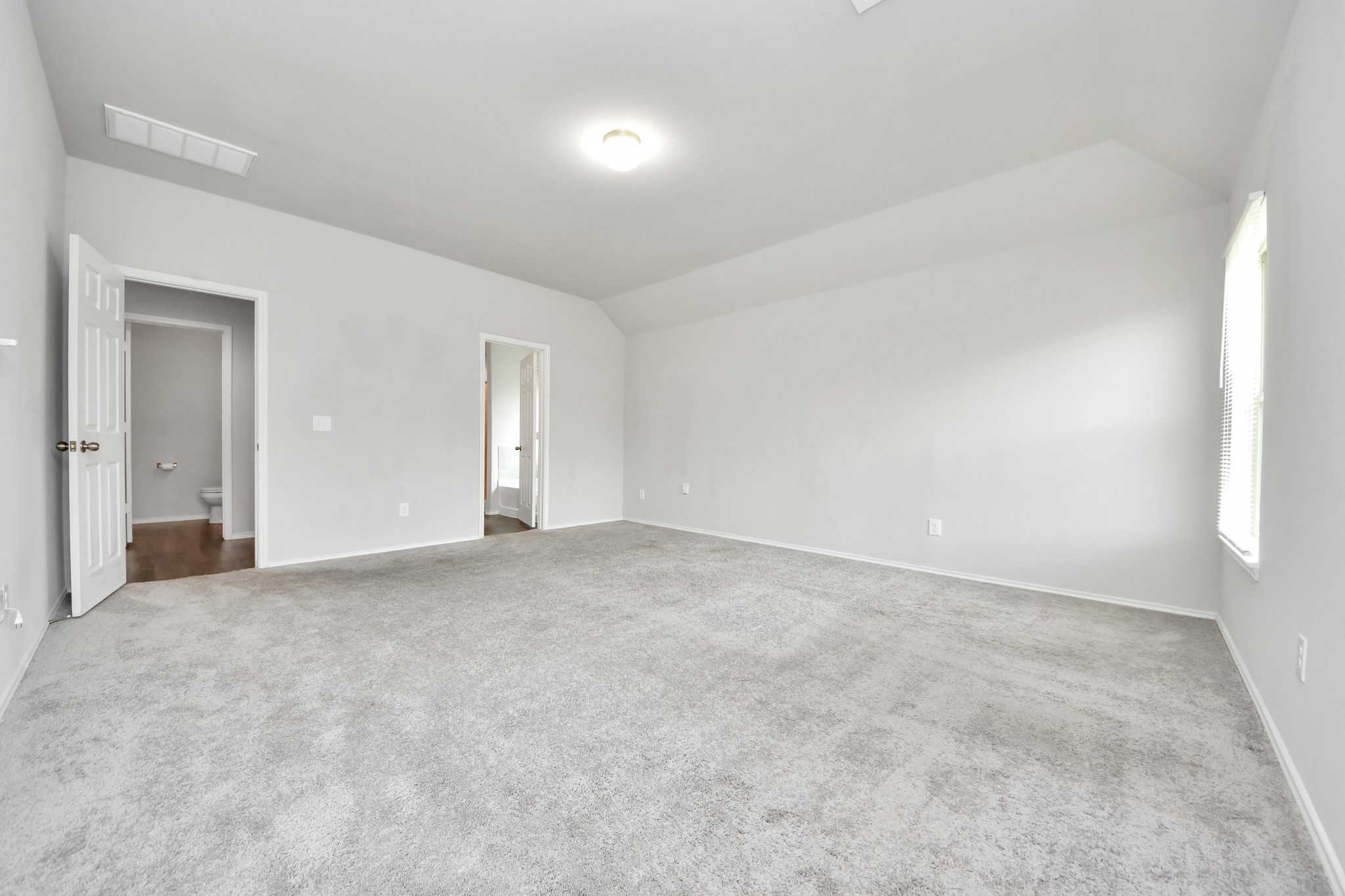 4231 Tulip Oak Drive Property Photo 18