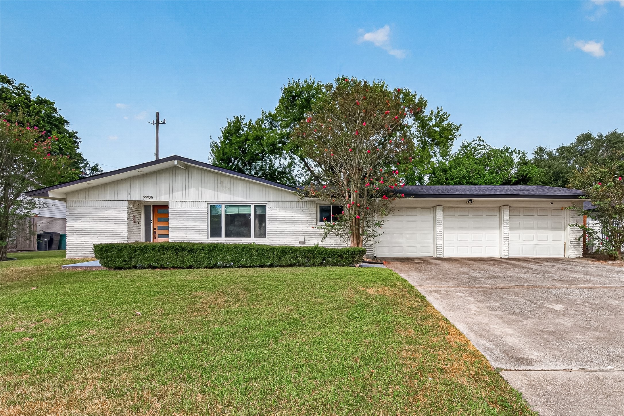 9906 Cliffwood Drive Property Photo 1