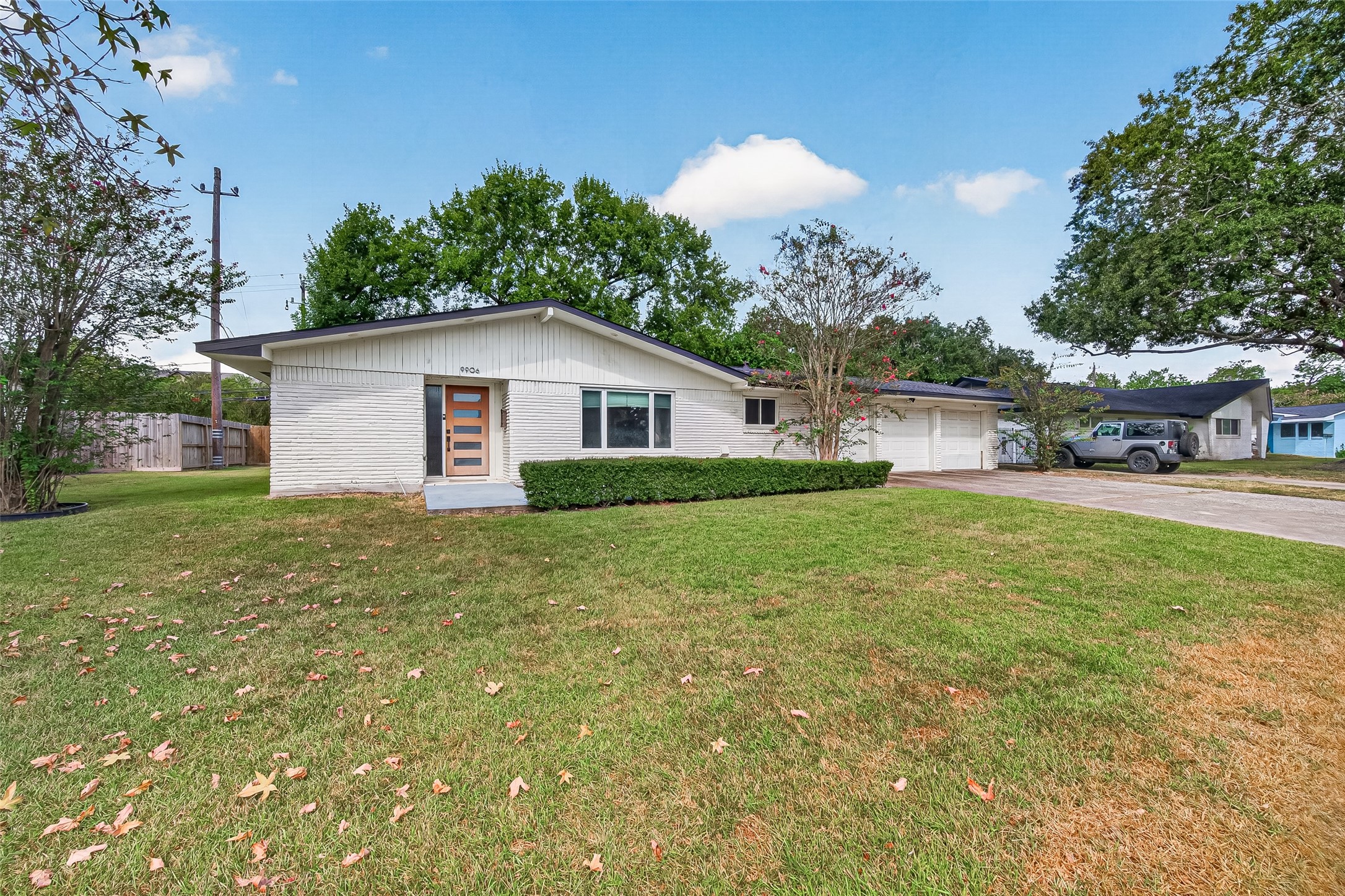 9906 Cliffwood Drive Property Photo 2