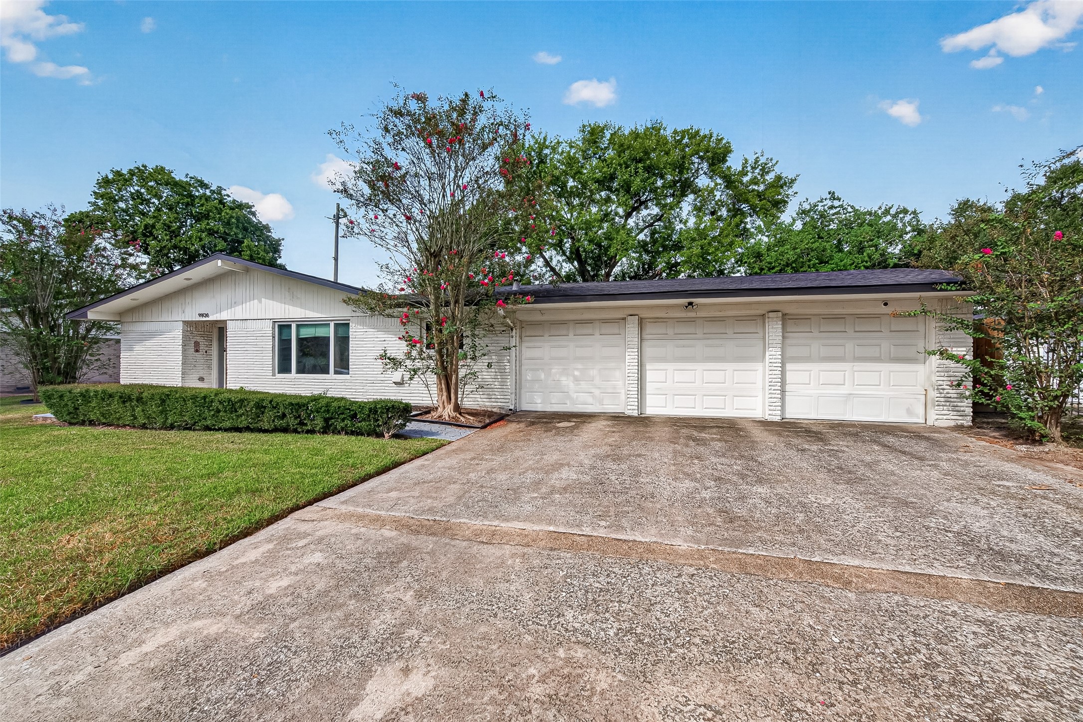 9906 Cliffwood Drive Property Photo 4
