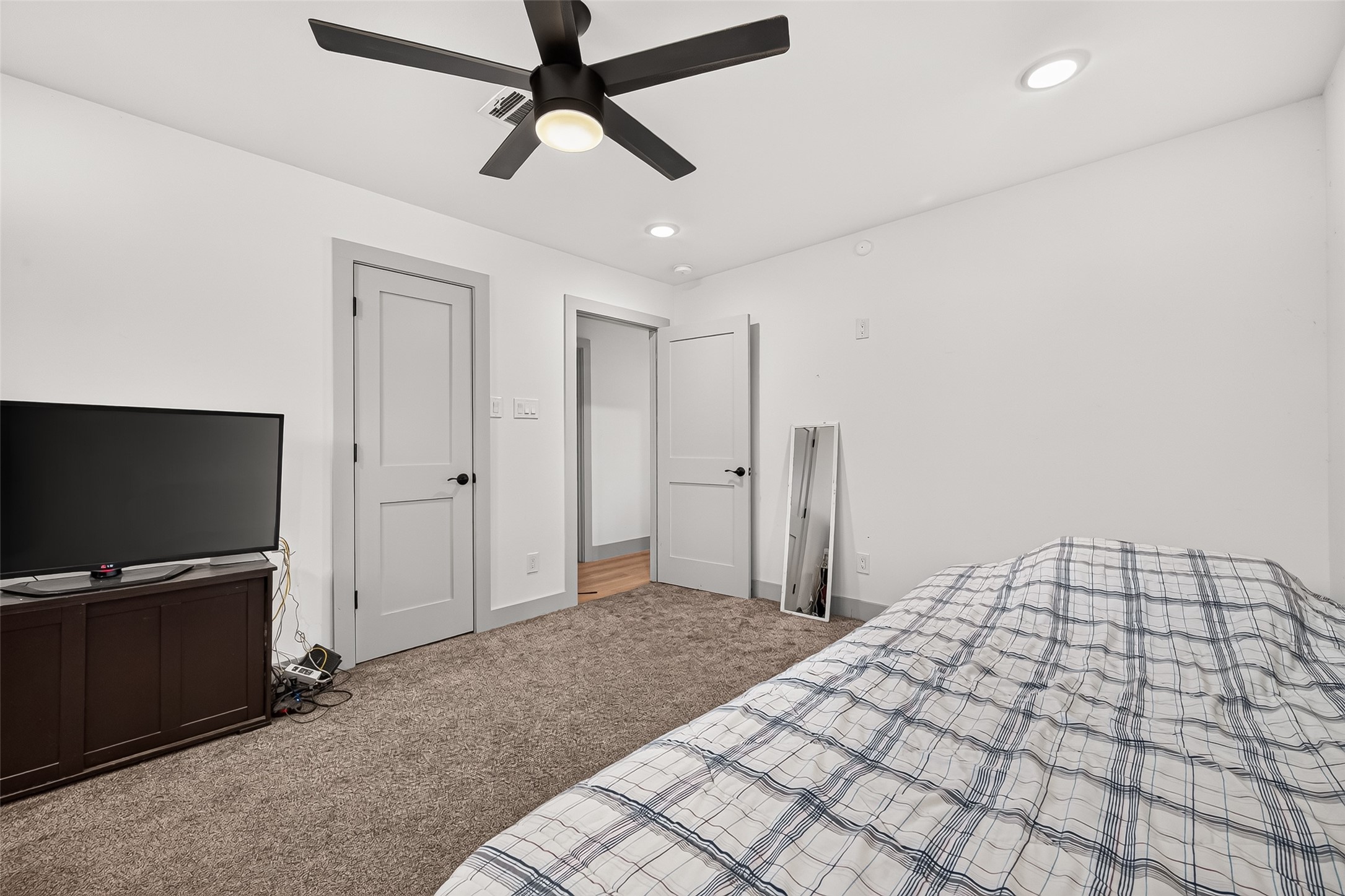9906 Cliffwood Drive Property Photo 32