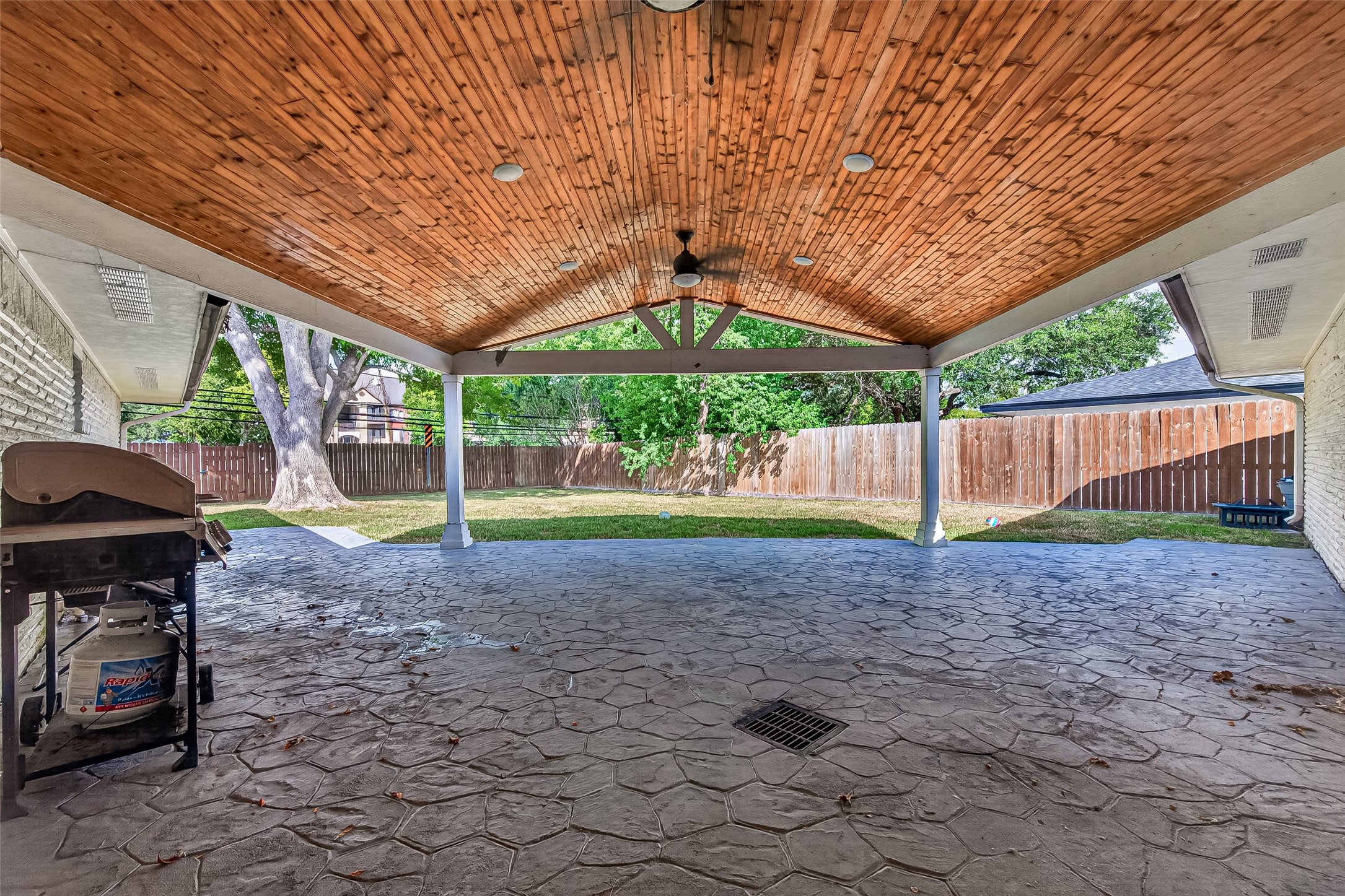 9906 Cliffwood Drive Property Photo 40