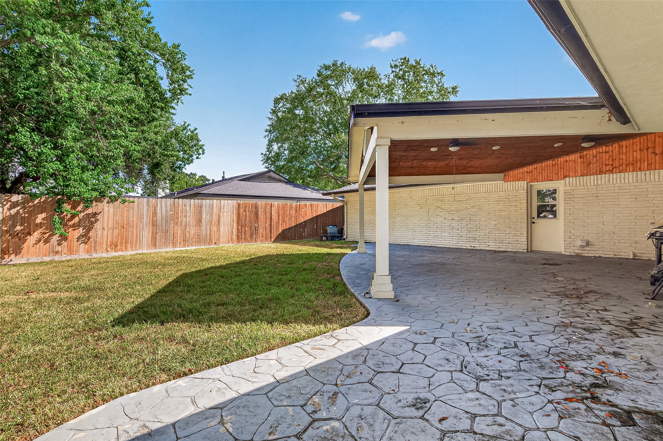 9906 Cliffwood Drive Property Photo 43