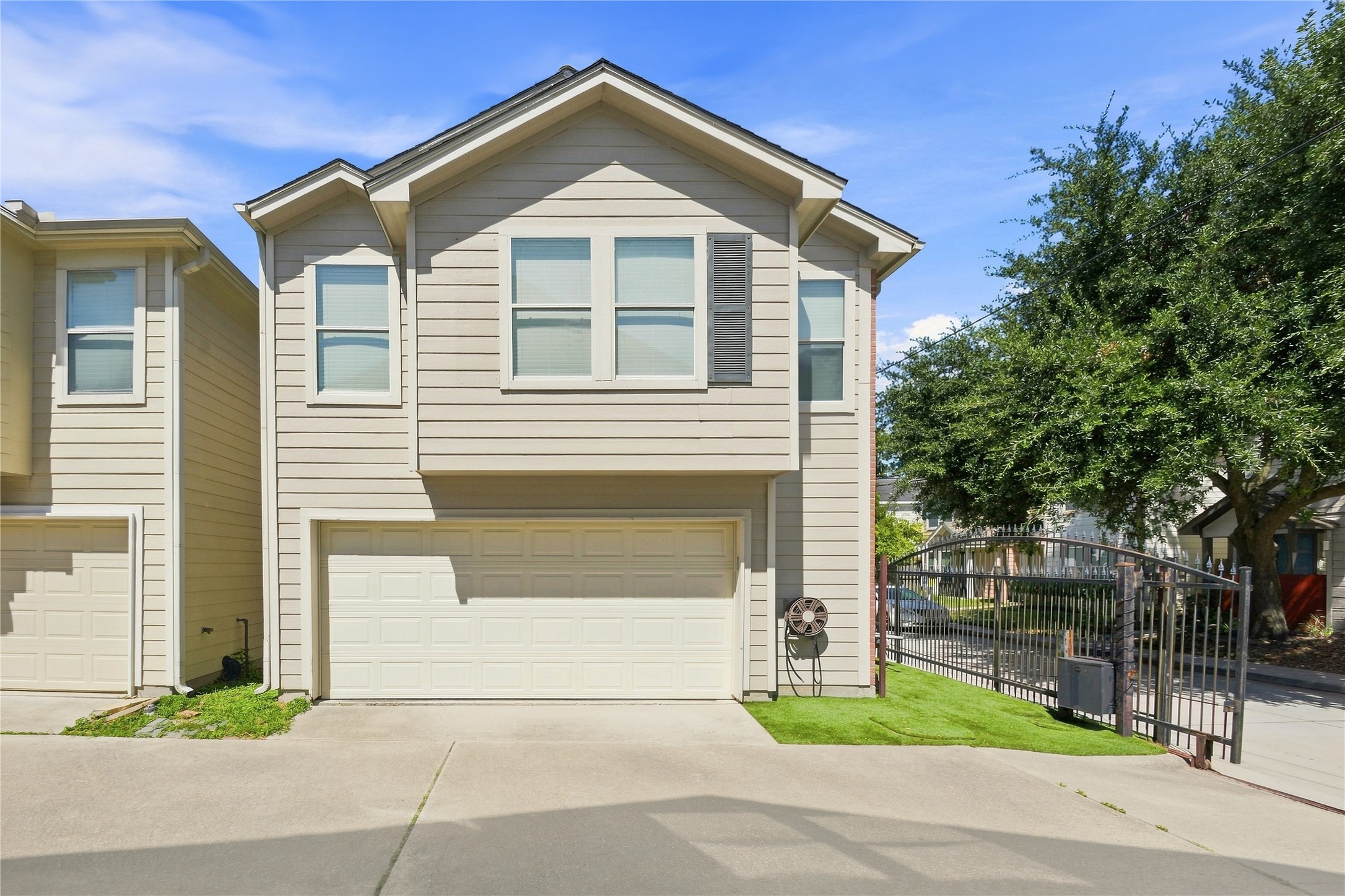 1421 Ruthven Street Property Photo 1