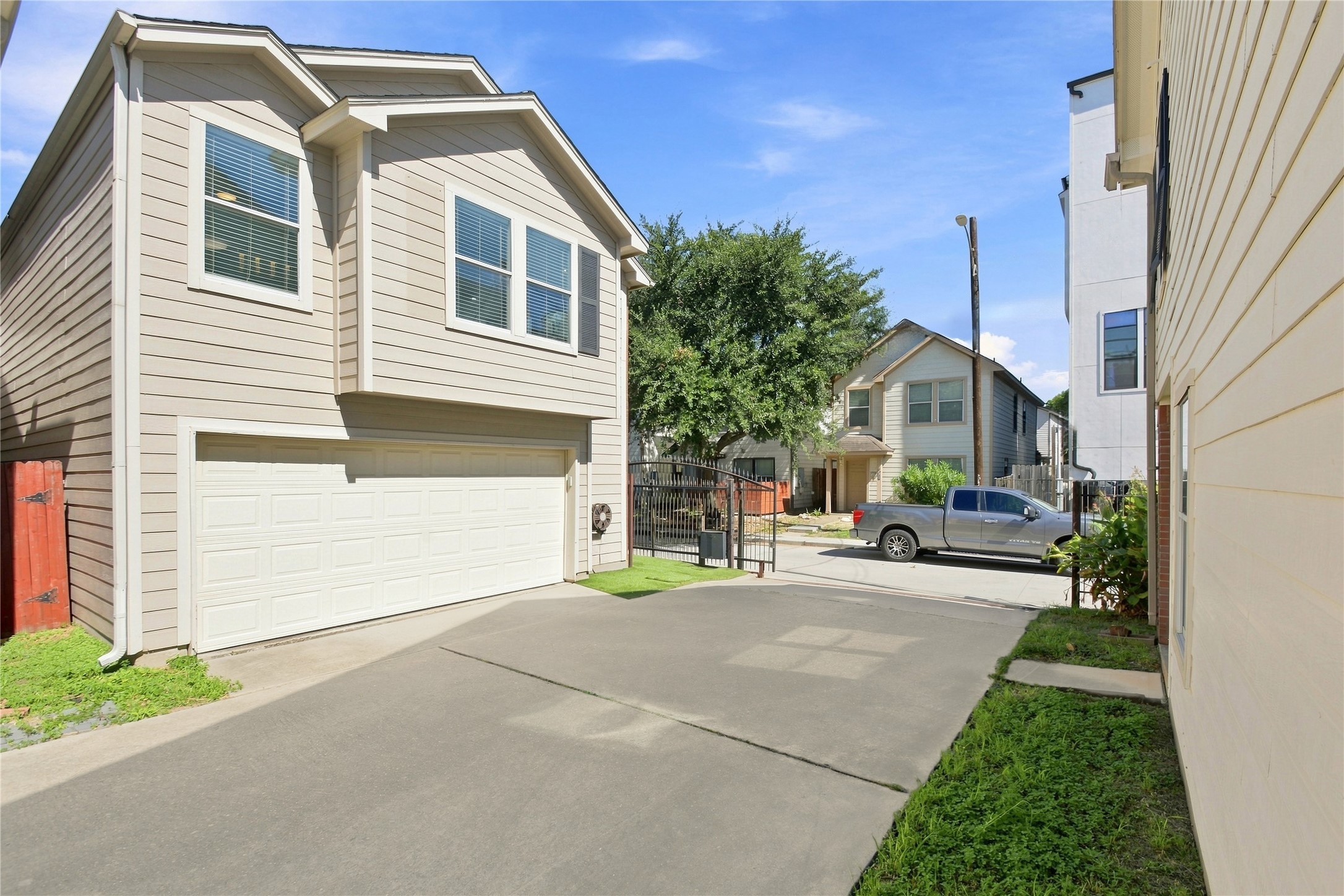 1421 Ruthven Street Property Photo 2