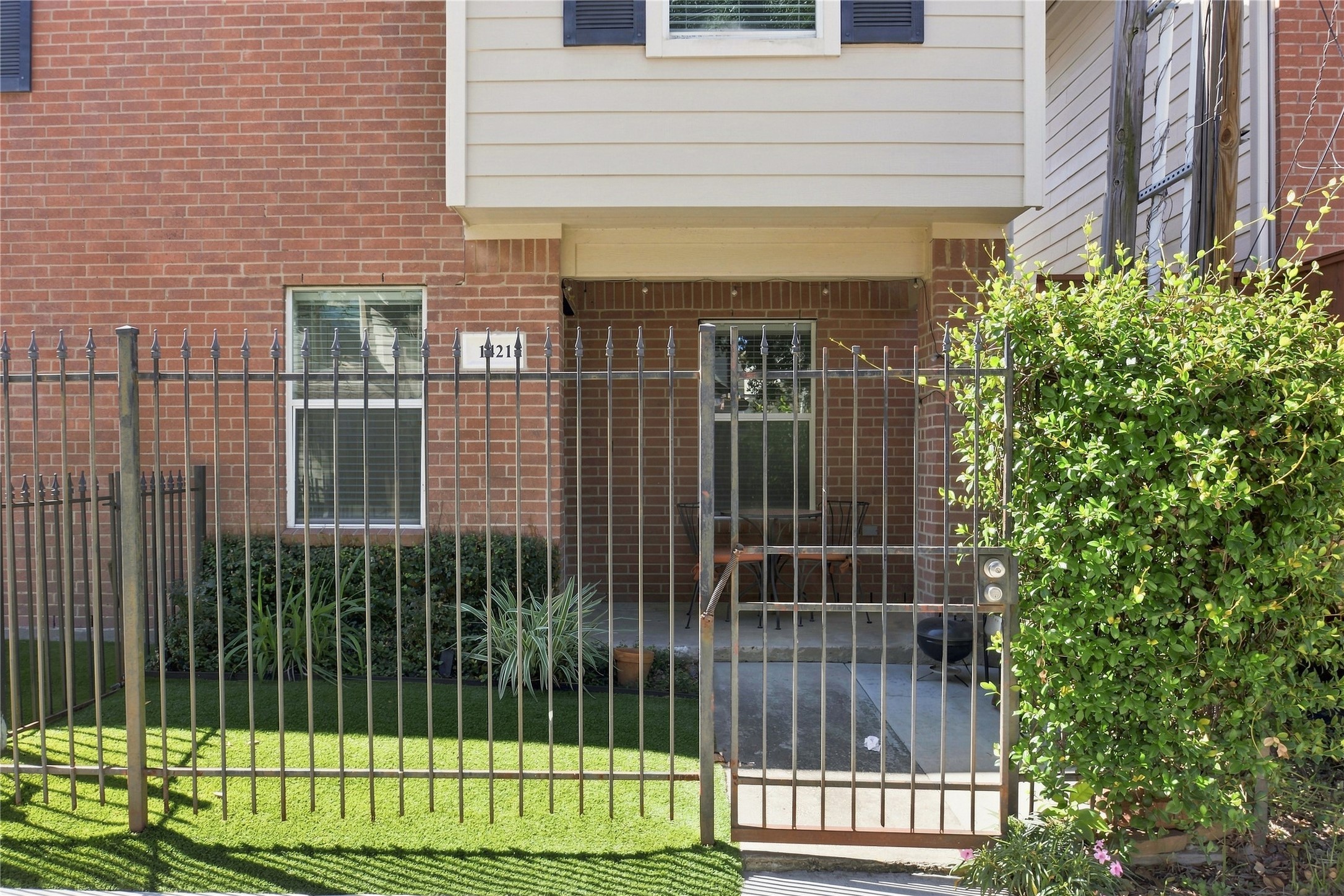 1421 Ruthven Street Property Photo 4
