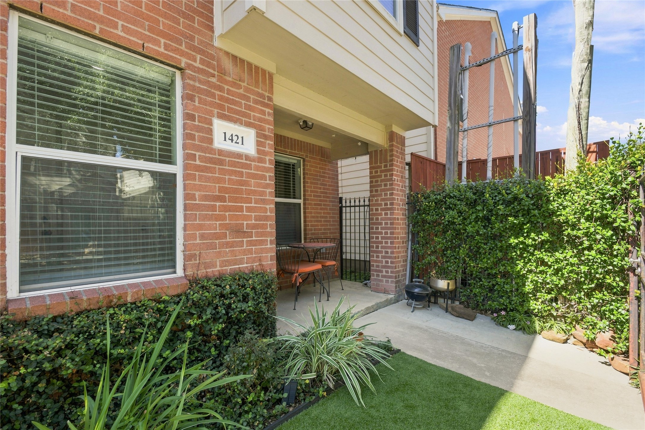 1421 Ruthven Street Property Photo 6