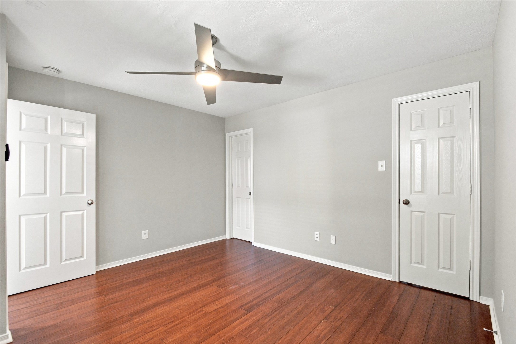 1421 Ruthven Street Property Photo 8