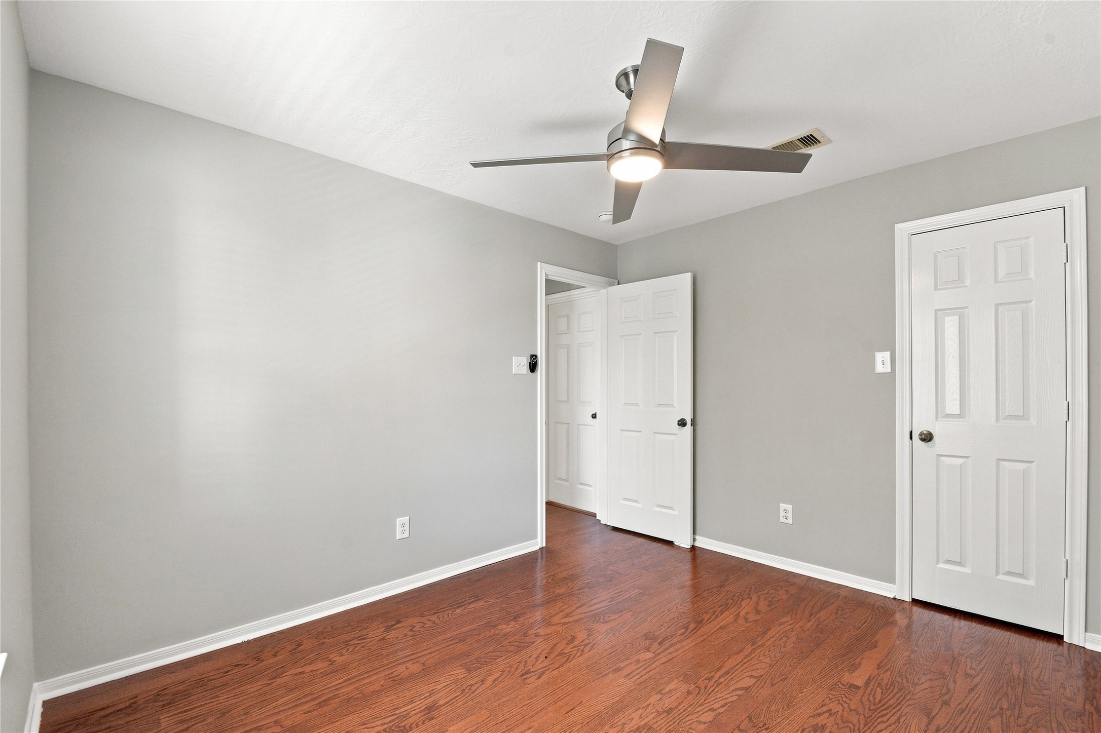 1421 Ruthven Street Property Photo 18