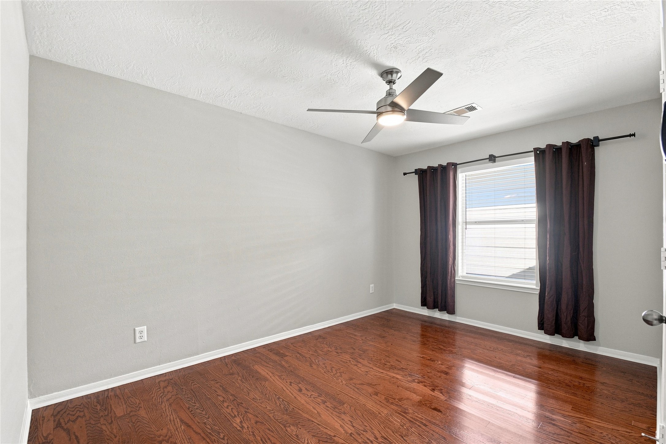1421 Ruthven Street Property Photo 20