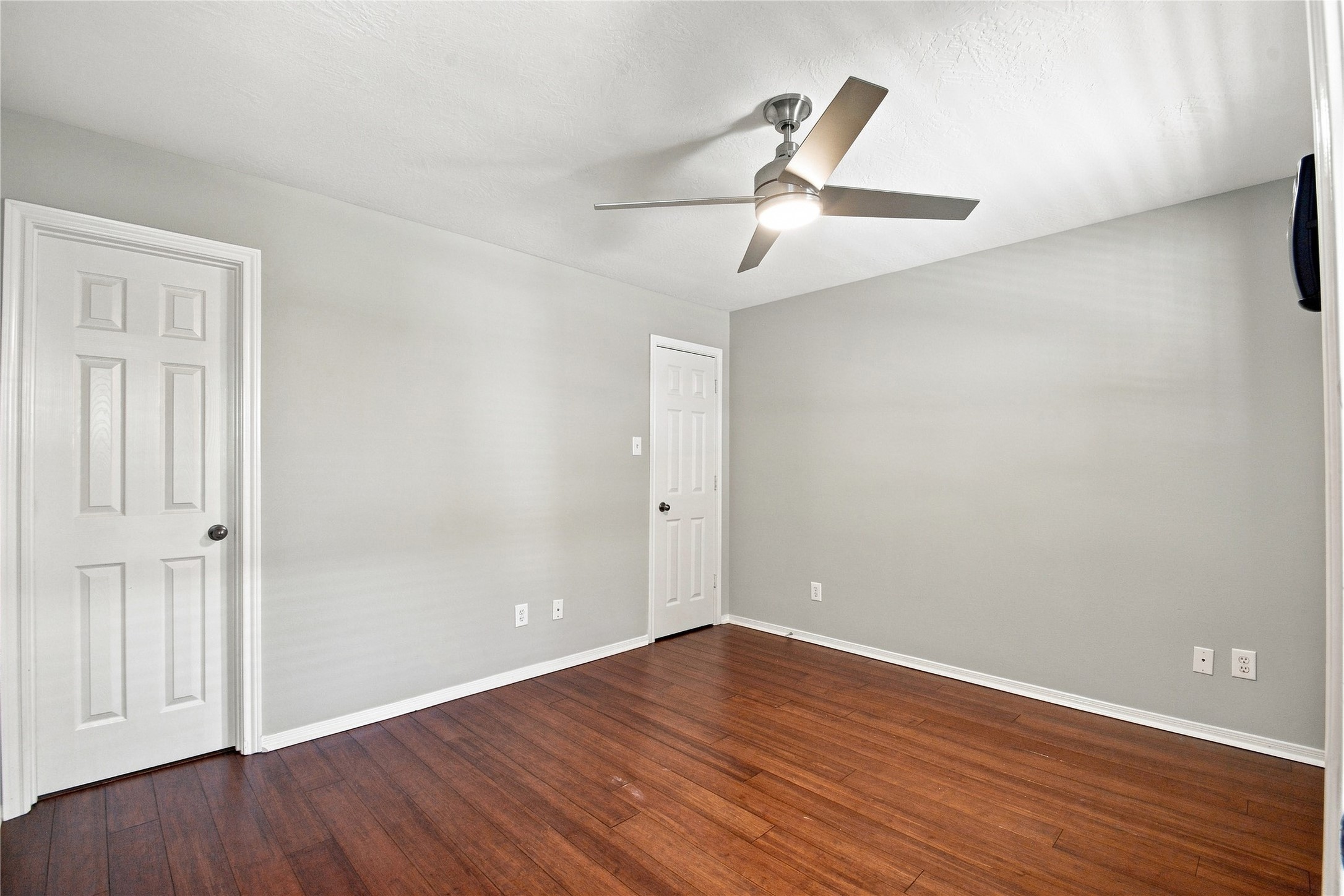 1421 Ruthven Street Property Photo 24