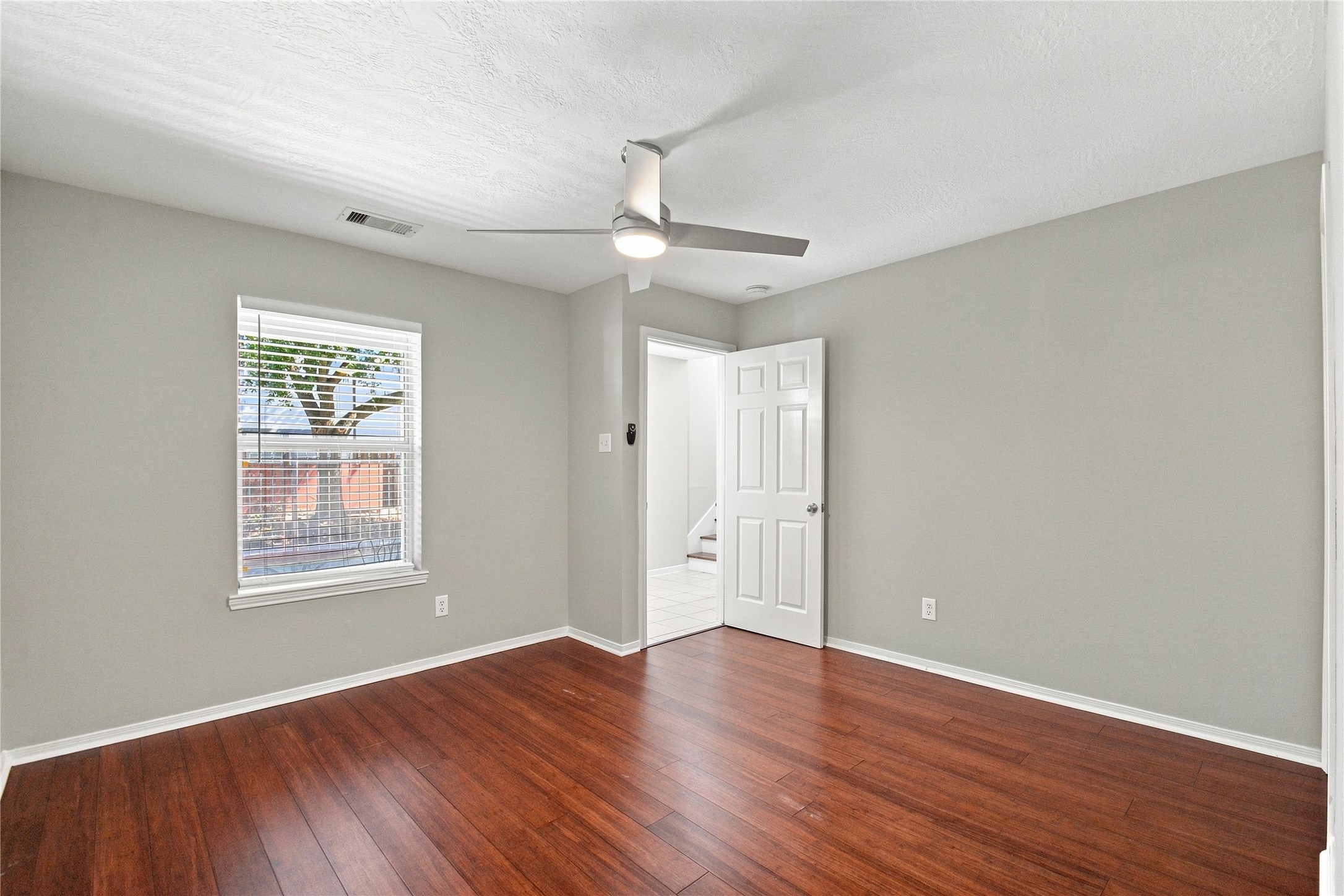 1421 Ruthven Street Property Photo 25