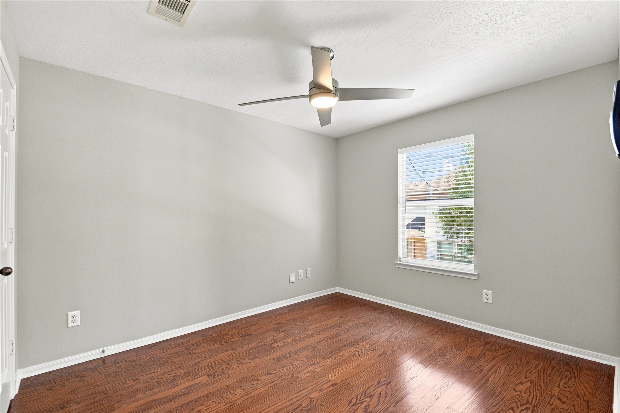 1421 Ruthven Street Property Photo 30