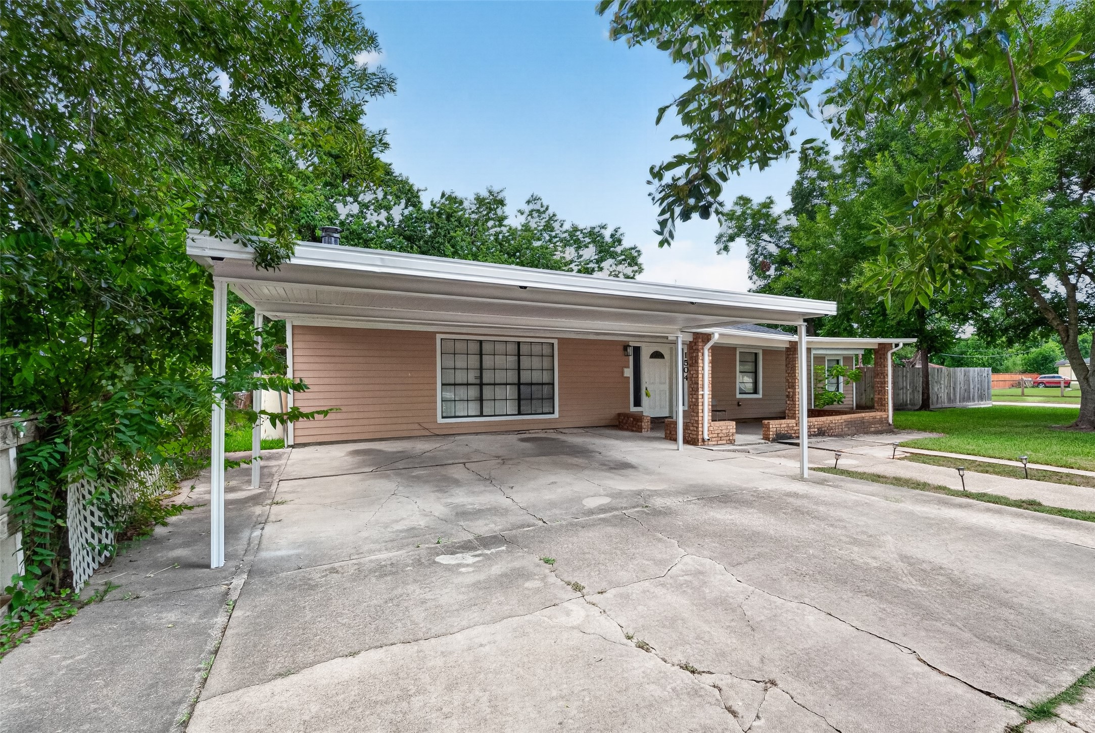 1504 Lawrence Avenue Property Photo 2