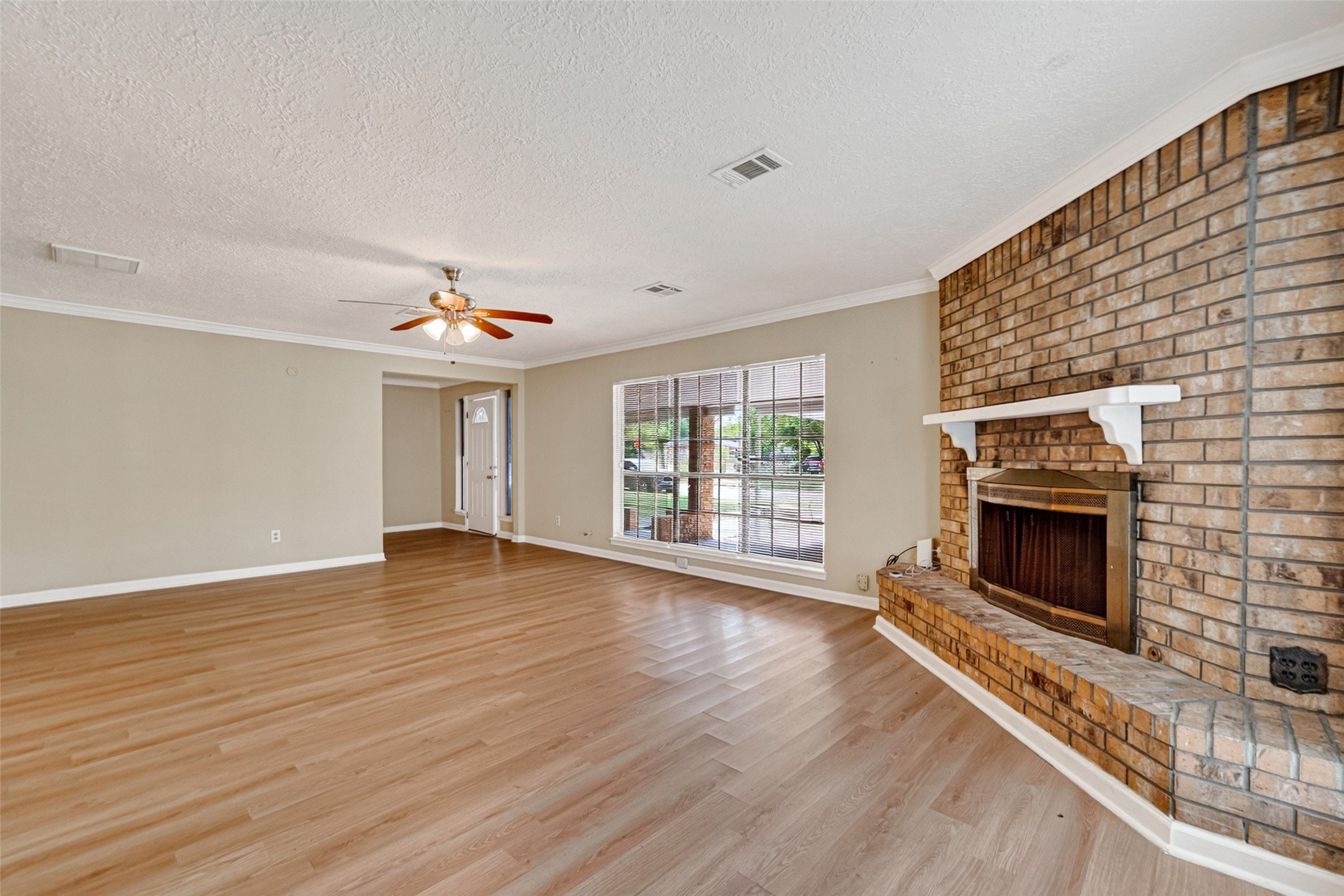 1504 Lawrence Avenue Property Photo 6