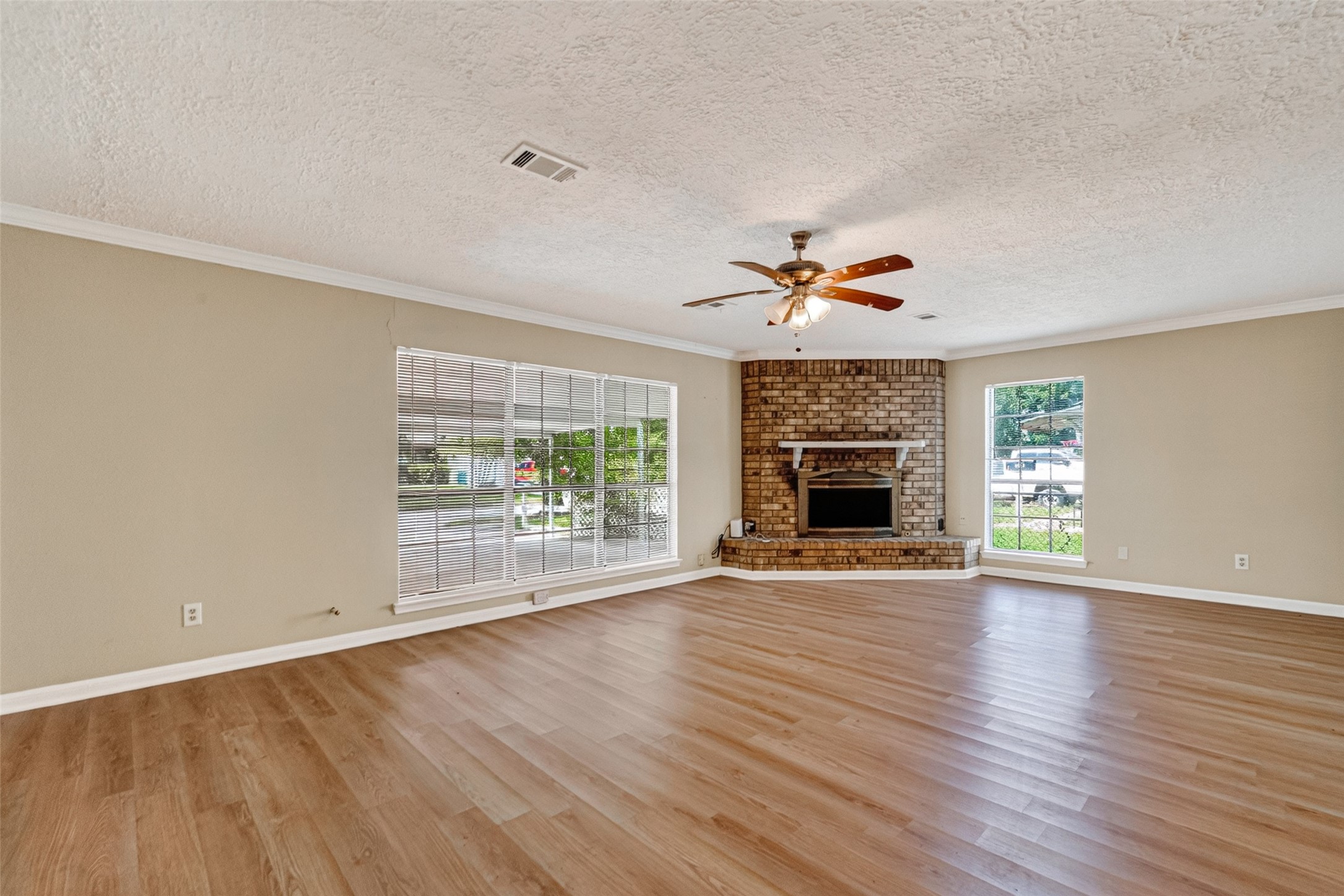 1504 Lawrence Avenue Property Photo 7