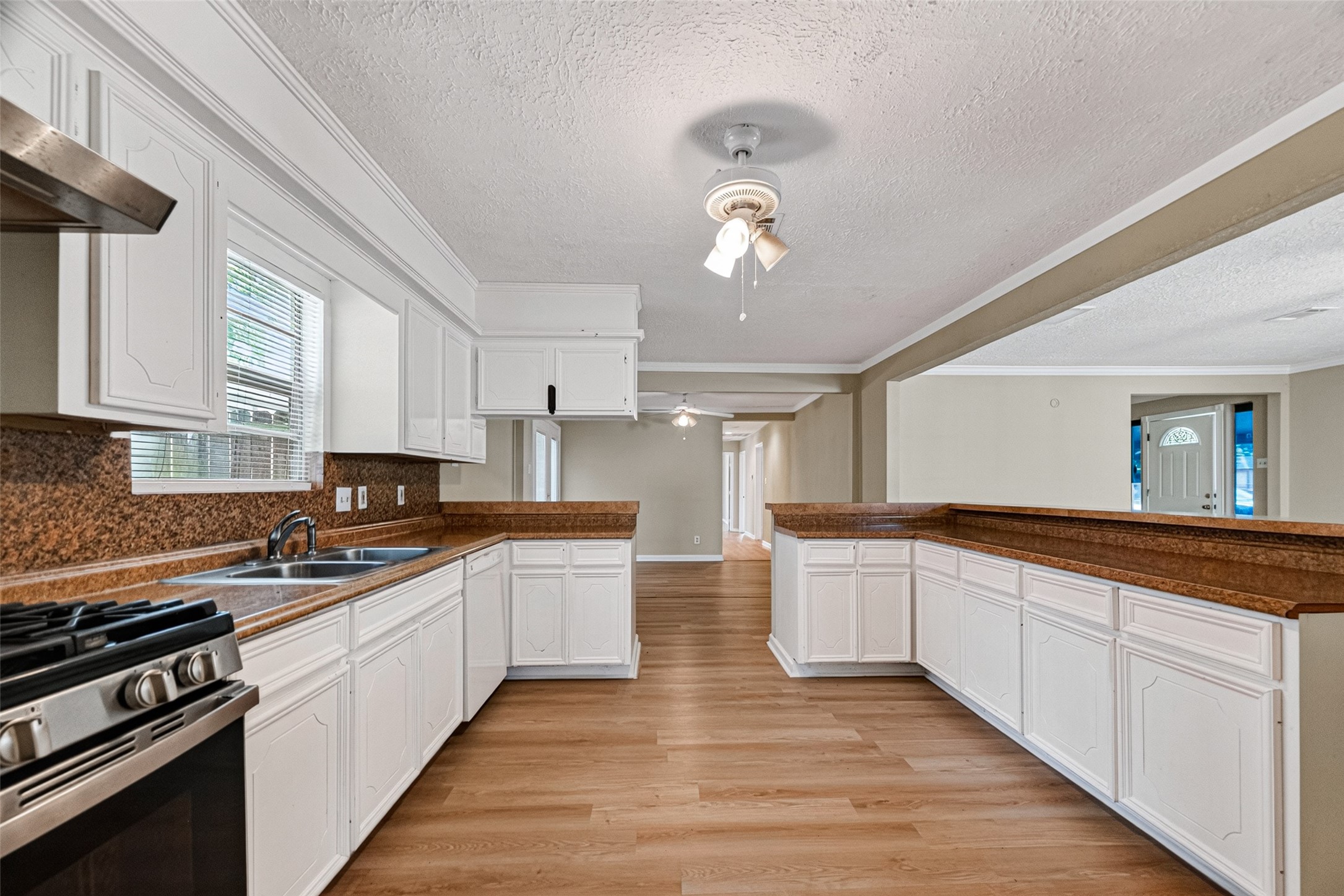 1504 Lawrence Avenue Property Photo 13