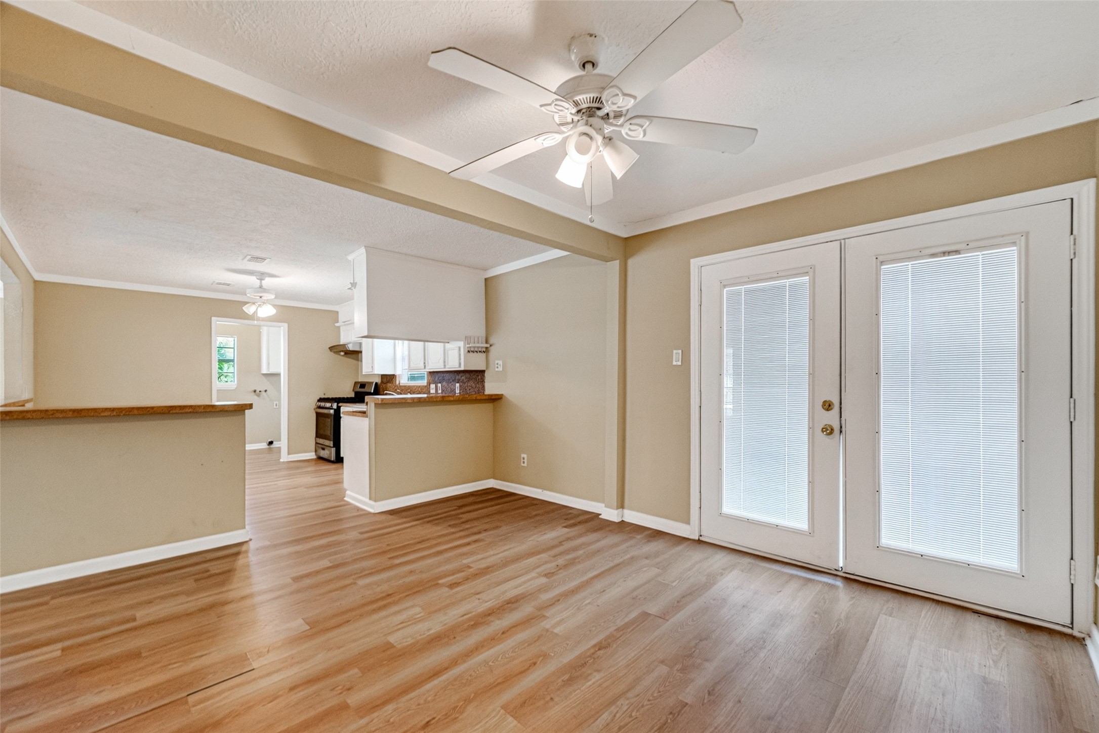 1504 Lawrence Avenue Property Photo 15