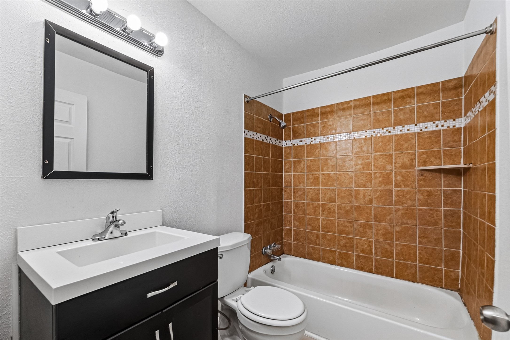 1504 Lawrence Avenue Property Photo 20