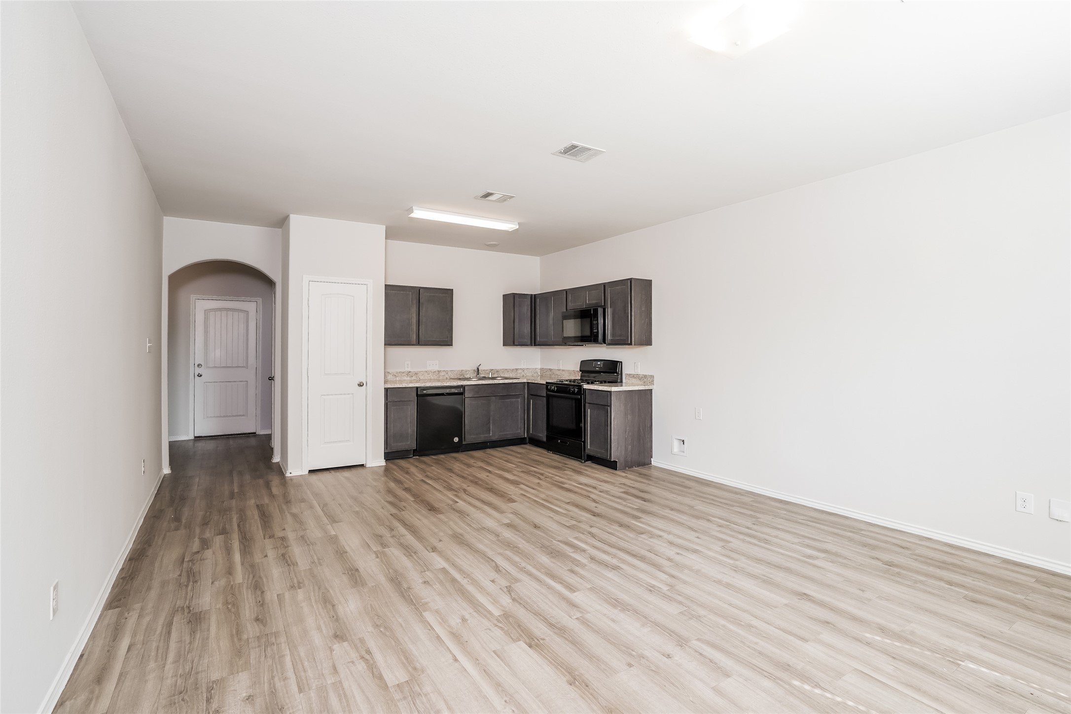 4831 Sweet Chestnut Way Property Photo 4