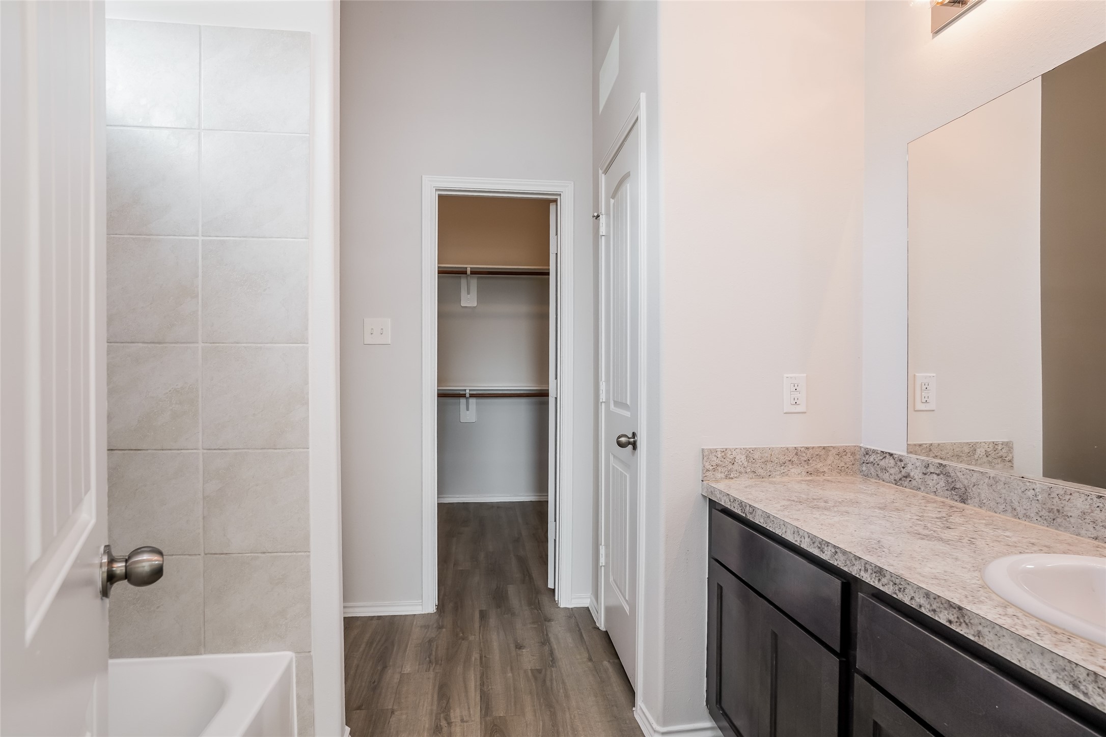 4831 Sweet Chestnut Way Property Photo 13