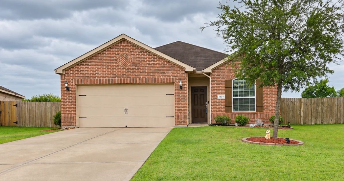 1634 Pink Stone Drive Property Photo 1