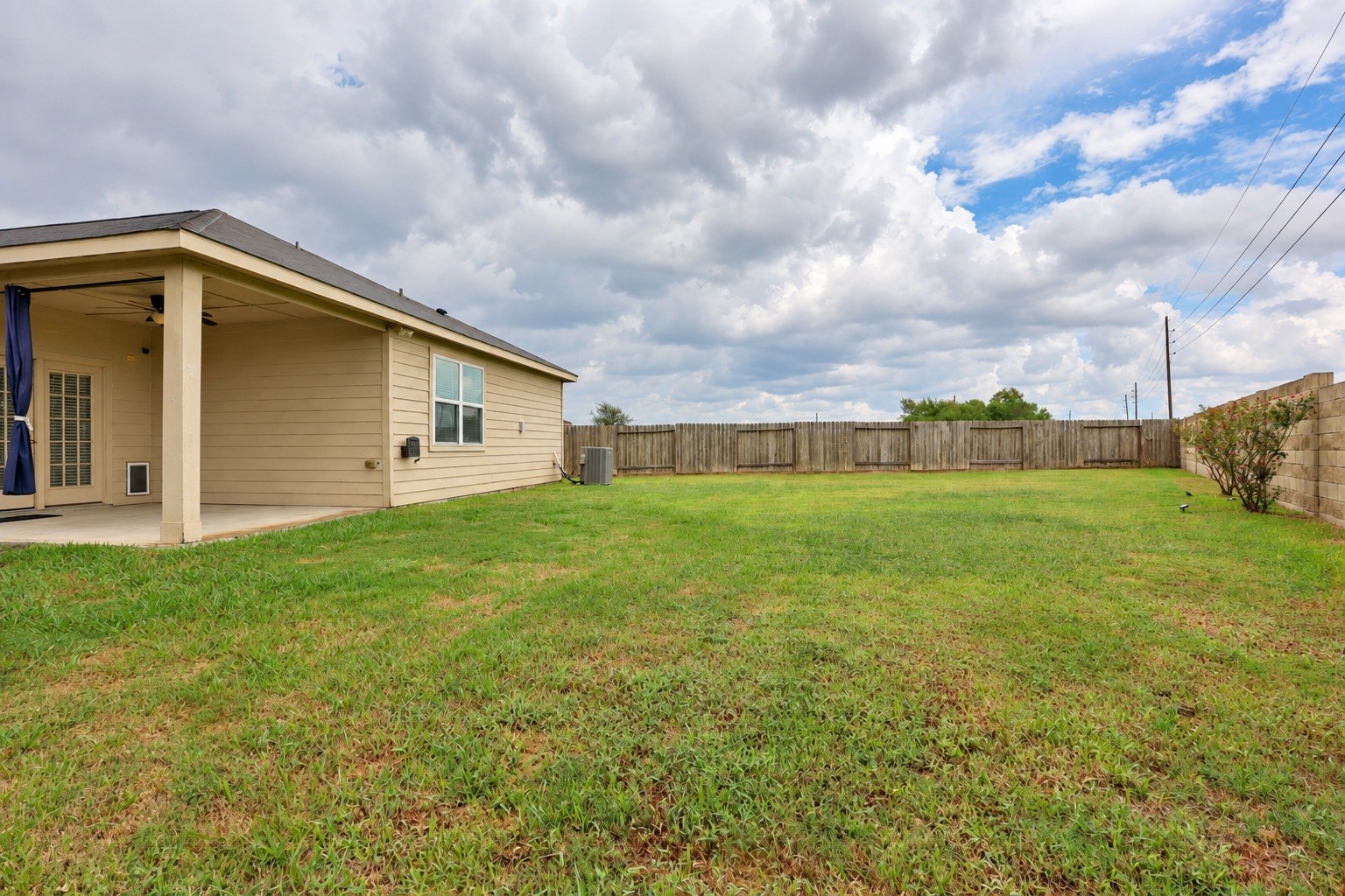 1634 Pink Stone Drive Property Photo 2