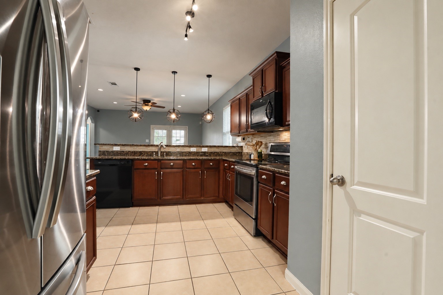 1634 Pink Stone Drive Property Photo 8