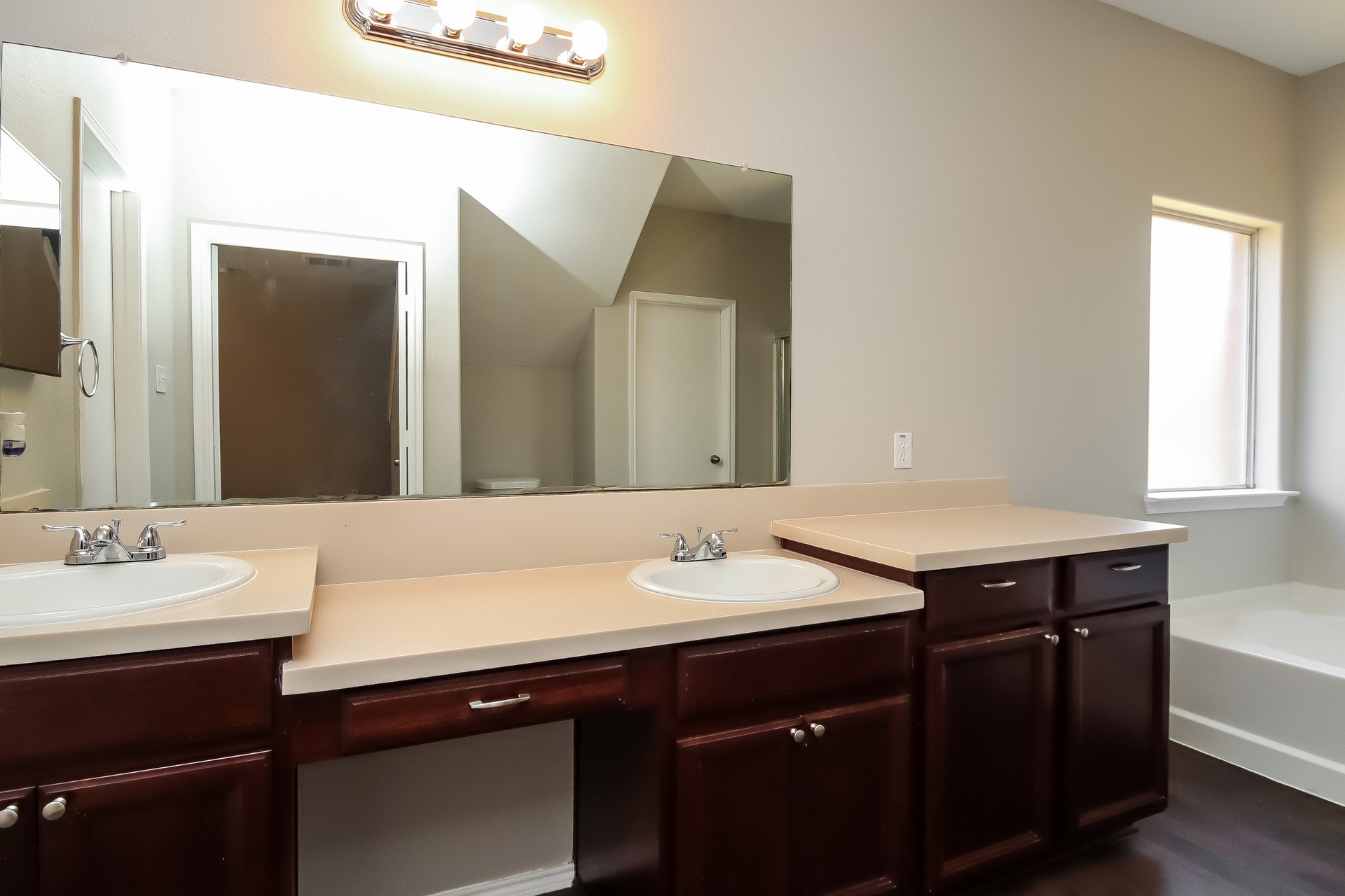 8610 Sunny Gallop Drive Property Photo 16