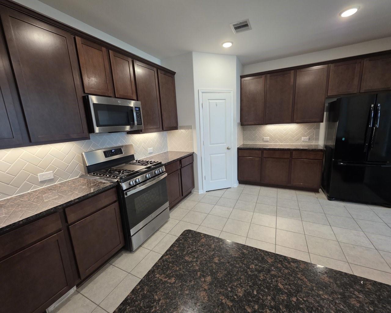 1621 Black Oak Drive, Rosharon Tx 77583 Property Photo 2